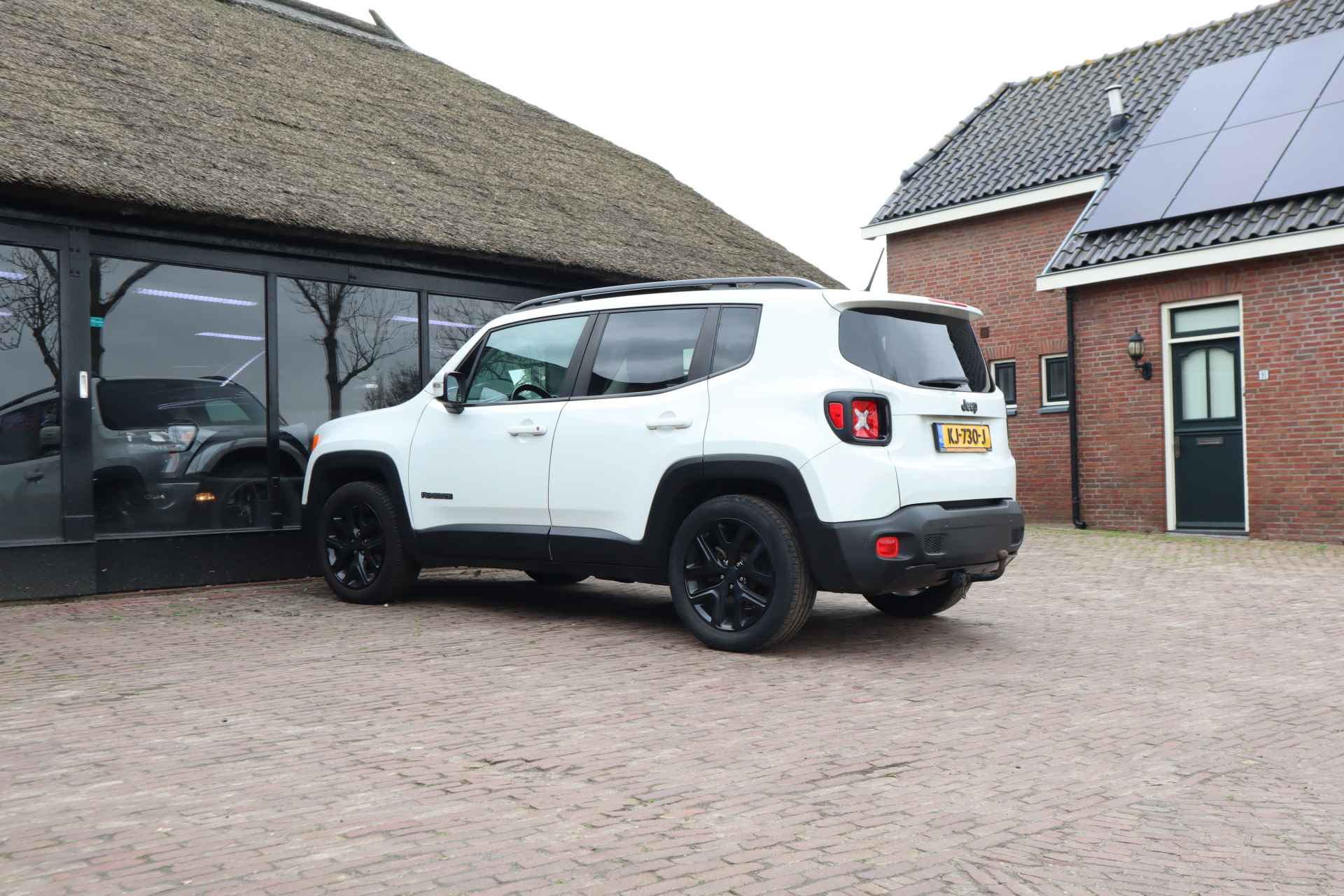 Jeep Renegade 1.6 E-Torq Black Line | Trekhaak | Navigatie - 32/39