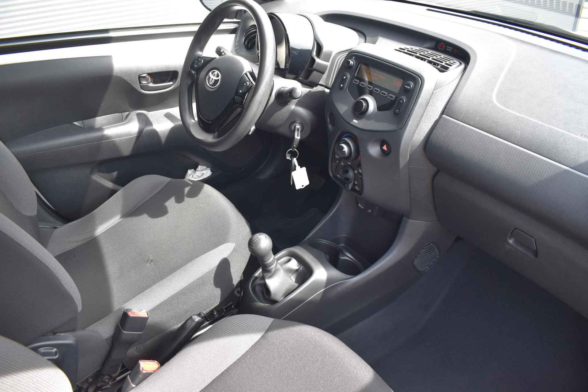 Toyota Aygo 1.0 VVT-i x-fun / Airco / Bluetooth / - 5/31