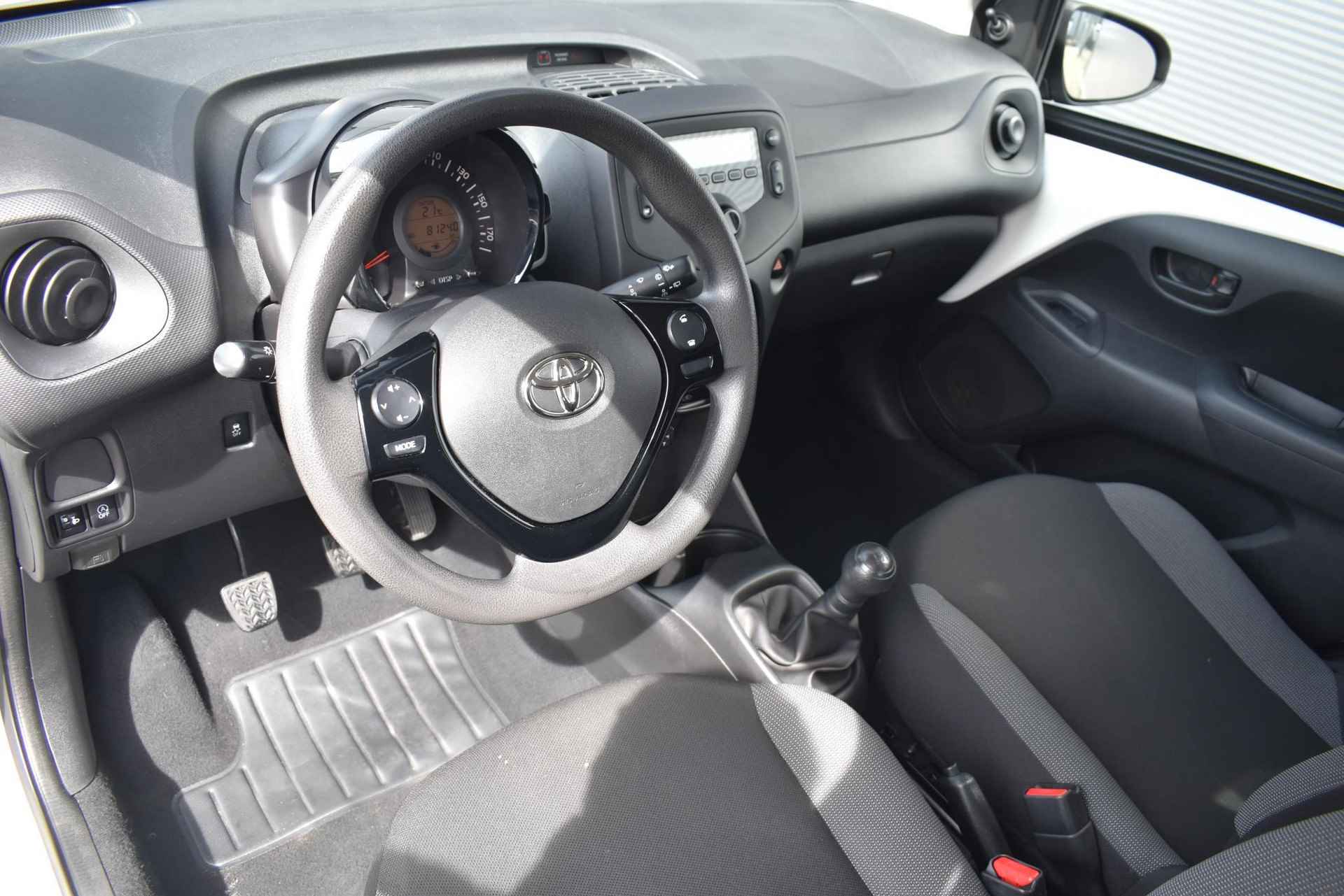 Toyota Aygo 1.0 VVT-i x-fun / Airco / Bluetooth / - 14/31