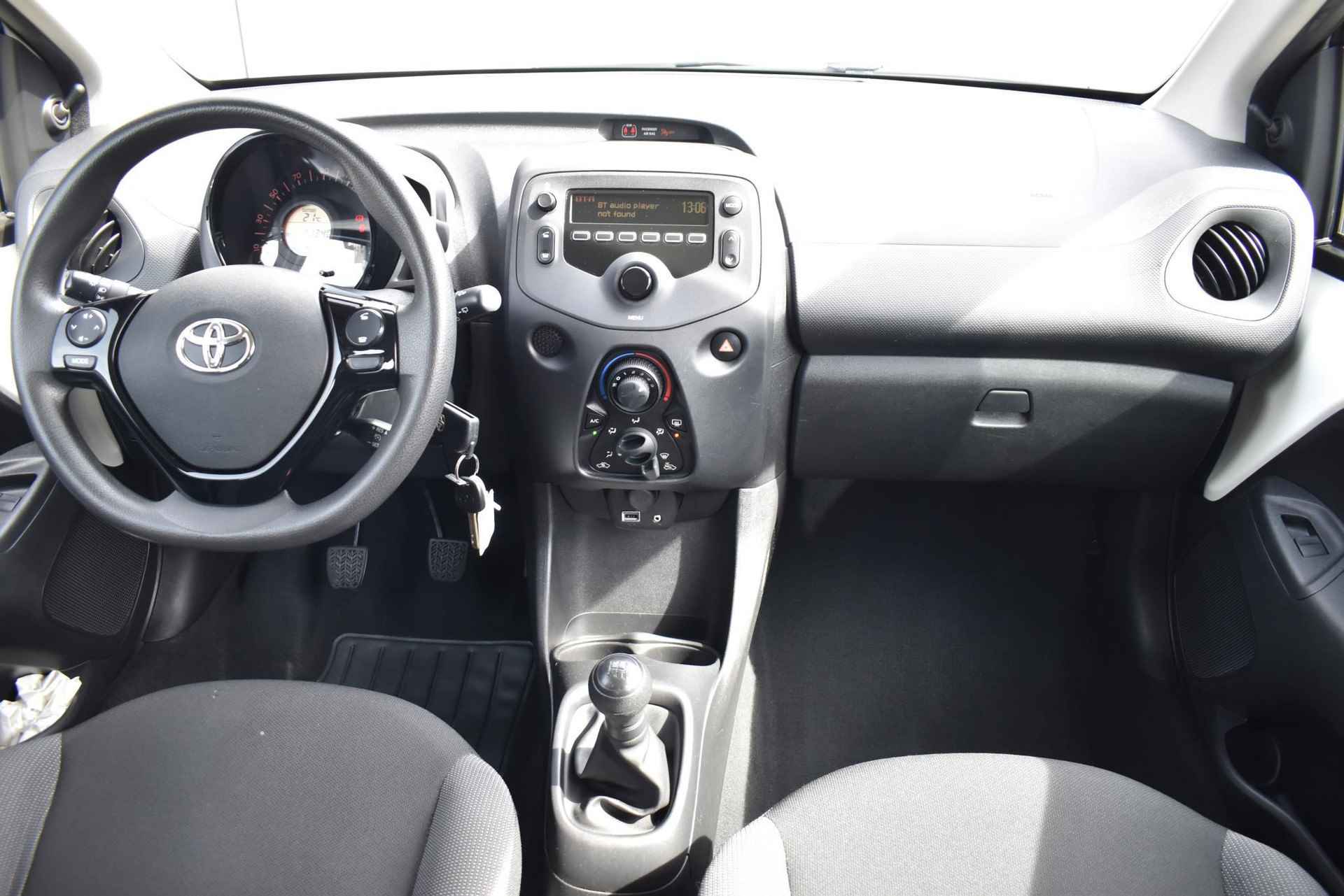 Toyota Aygo 1.0 VVT-i x-fun / Airco / Bluetooth / - 20/31