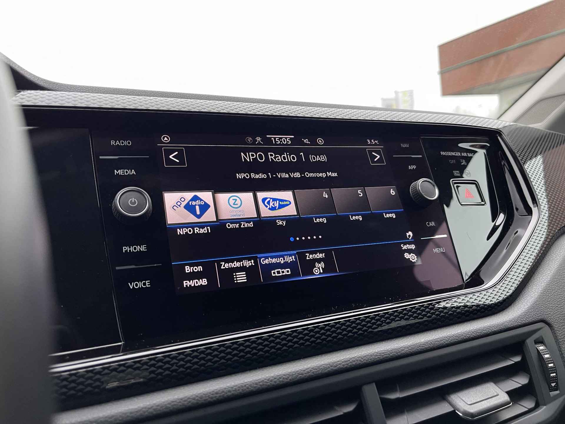 Volkswagen Polo 1.0 TSI Life | Apple Carplay/Android Auto | Stoelverwarming | LED Koplampen | Park. Sensoren | Rijklaarprijs! - 17/27