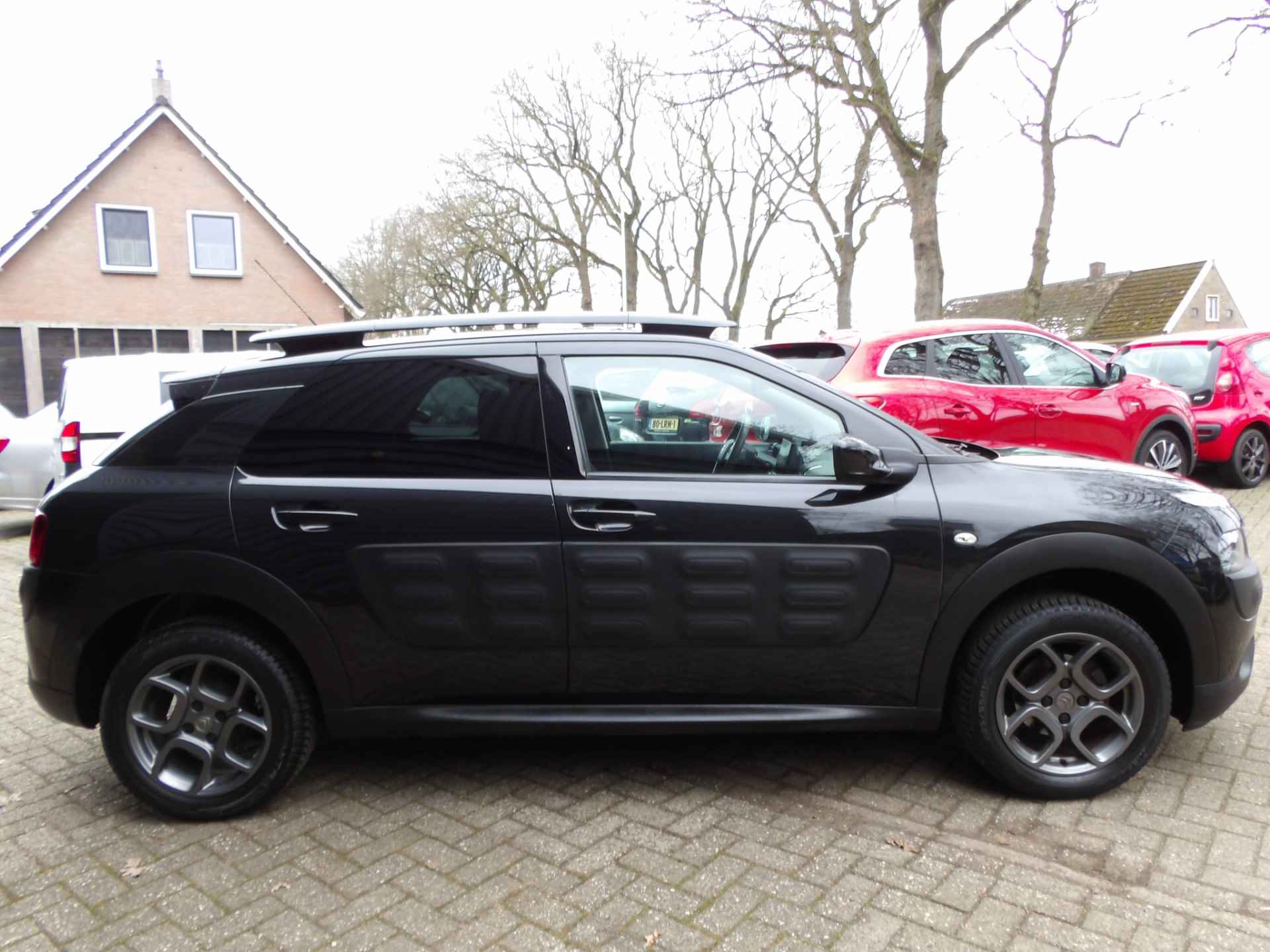 Citroën C4 Cactus 1.2 PureTech Shine Navi Camera Clima PDC Cruise Control - 13/23