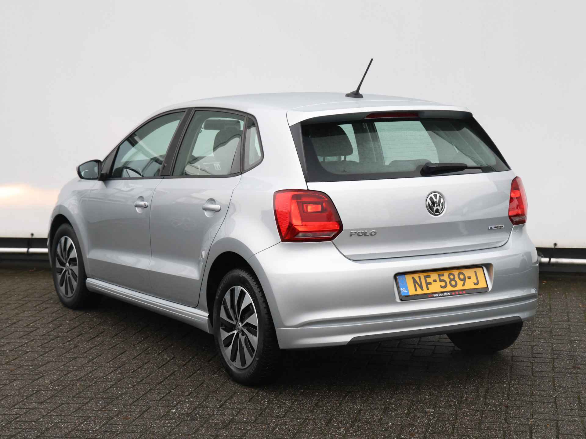 Volkswagen Polo 1.0 BlueMotion Edition 95pk | Navigatie I Cruise control I Airco - 13/33