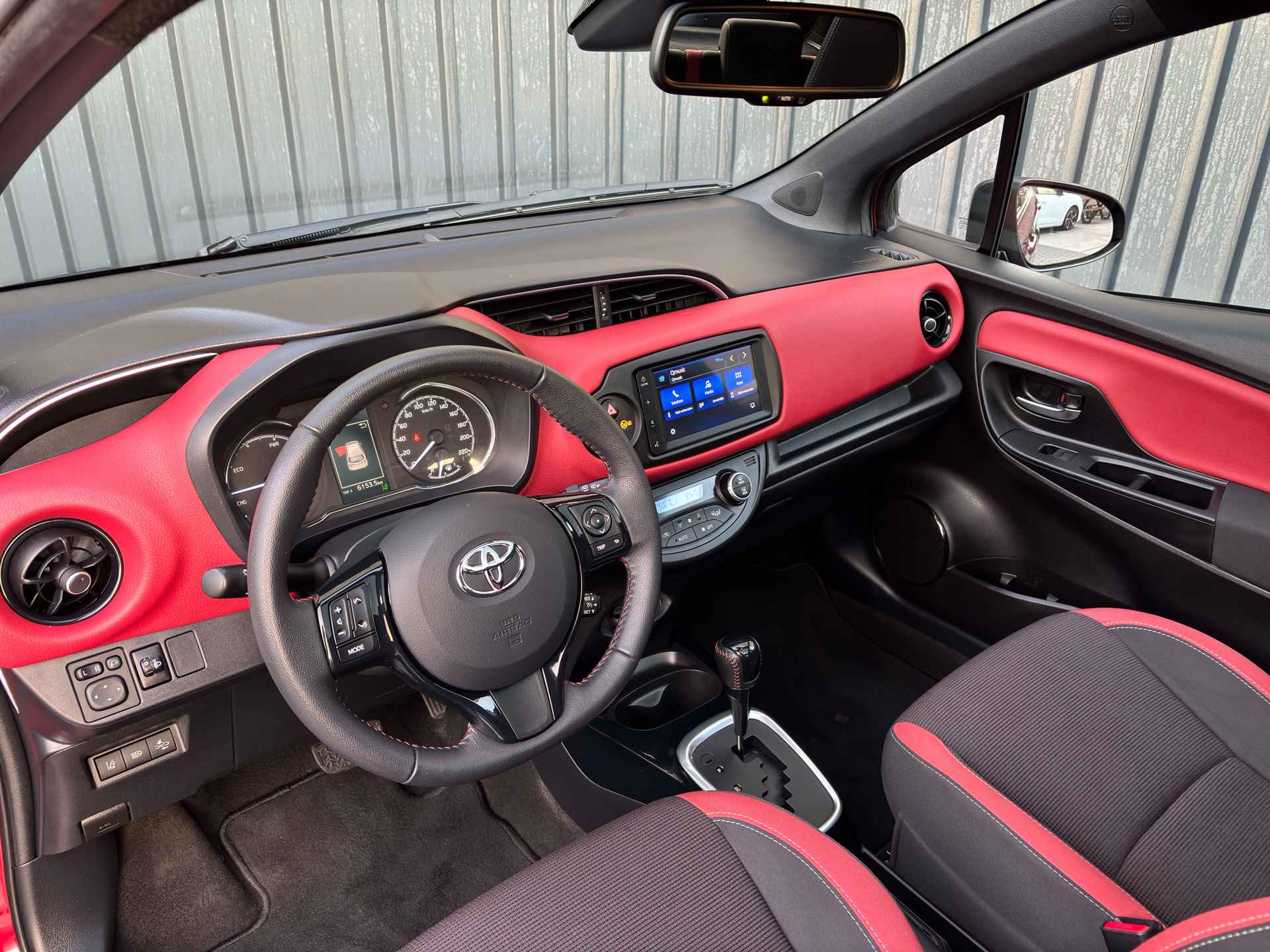 Toyota Yaris 1.5 Hybrid Bi-Tone | Panodak | Apple carplay / Android Auto | Prijs Rijklaar!! - 6/42