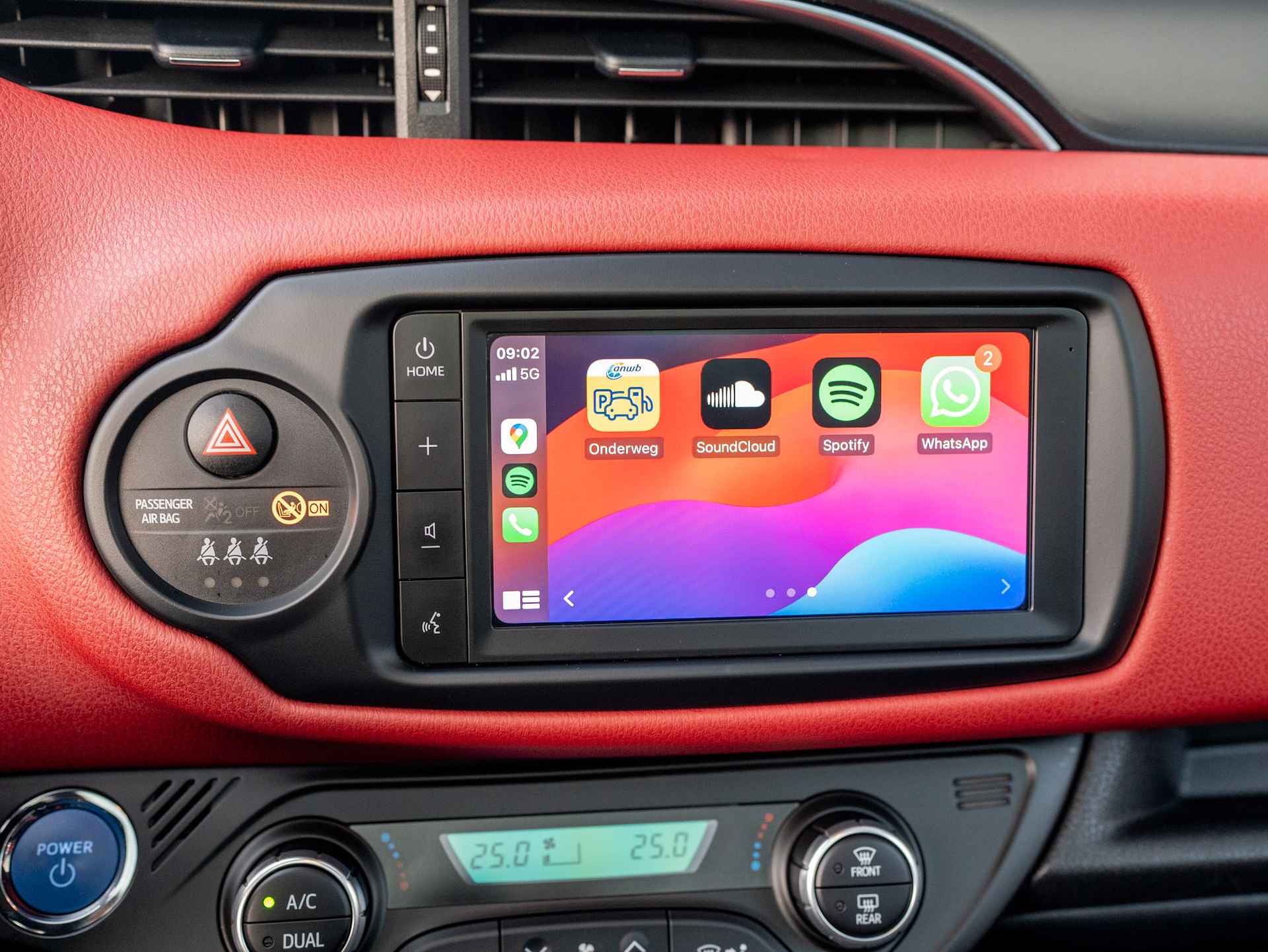 Toyota Yaris 1.5 Hybrid Bi-Tone | Panodak | Apple carplay / Android Auto | Prijs Rijklaar!! - 11/42