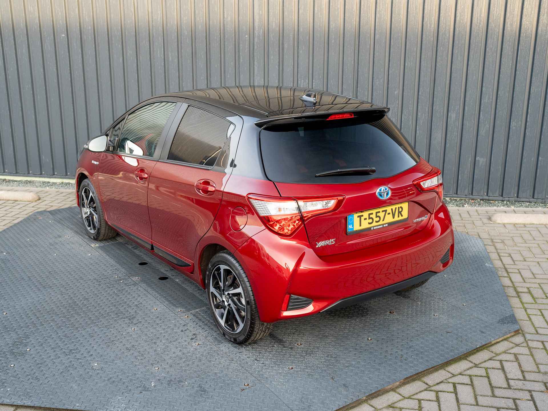 Toyota Yaris 1.5 Hybrid Bi-Tone | Panodak | Apple carplay / Android Auto | Prijs Rijklaar!! - 34/42