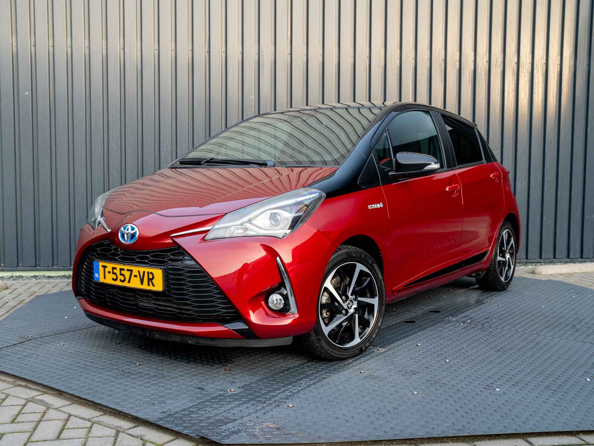 Toyota Yaris 1.5 Hybrid Bi-Tone | Panodak | Apple carplay / Android Auto | Prijs Rijklaar!! - 37/42