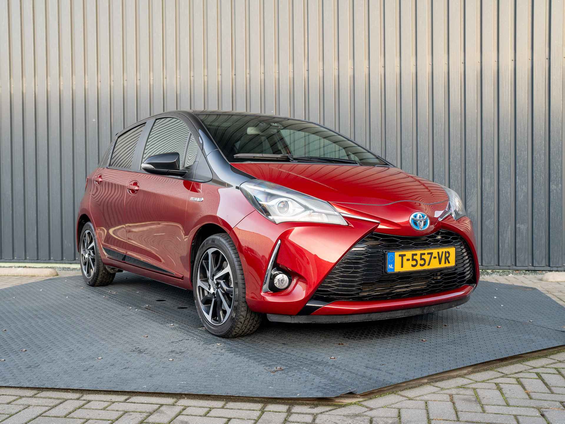 Toyota Yaris 1.5 Hybrid Bi-Tone | Panodak | Apple carplay / Android Auto | Prijs Rijklaar!! - 40/42