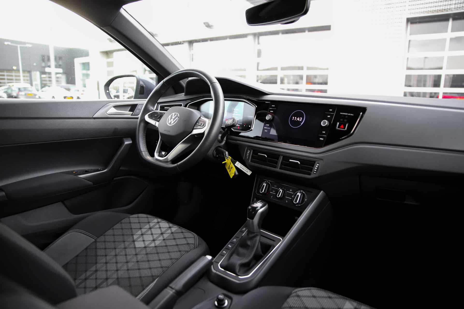 Volkswagen Taigo 1.0 TSI R-Line Business | Camera | Carplay | Stoelverwarming | Trekhaak - 9/37