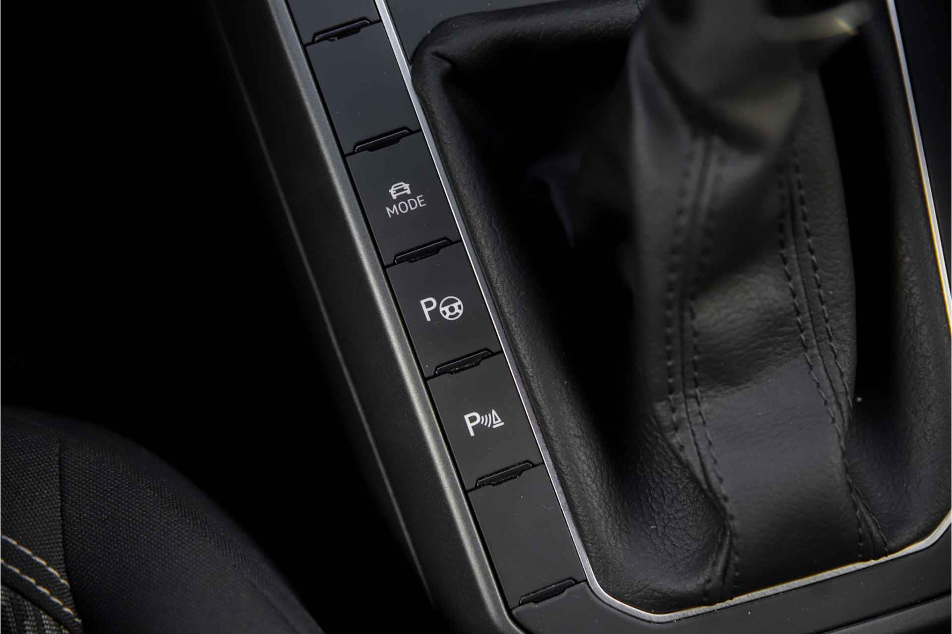 Volkswagen Taigo 1.0 TSI R-Line Business | Camera | Carplay | Stoelverwarming | Trekhaak - 29/37