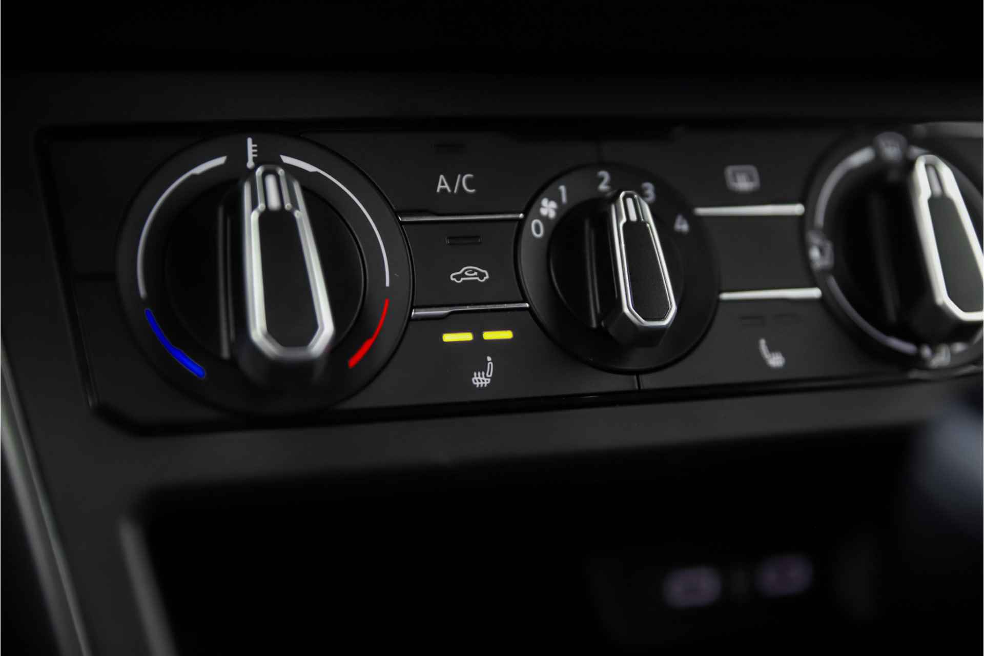 Volkswagen Taigo 1.0 TSI R-Line Business | Camera | Carplay | Stoelverwarming | Trekhaak - 31/37