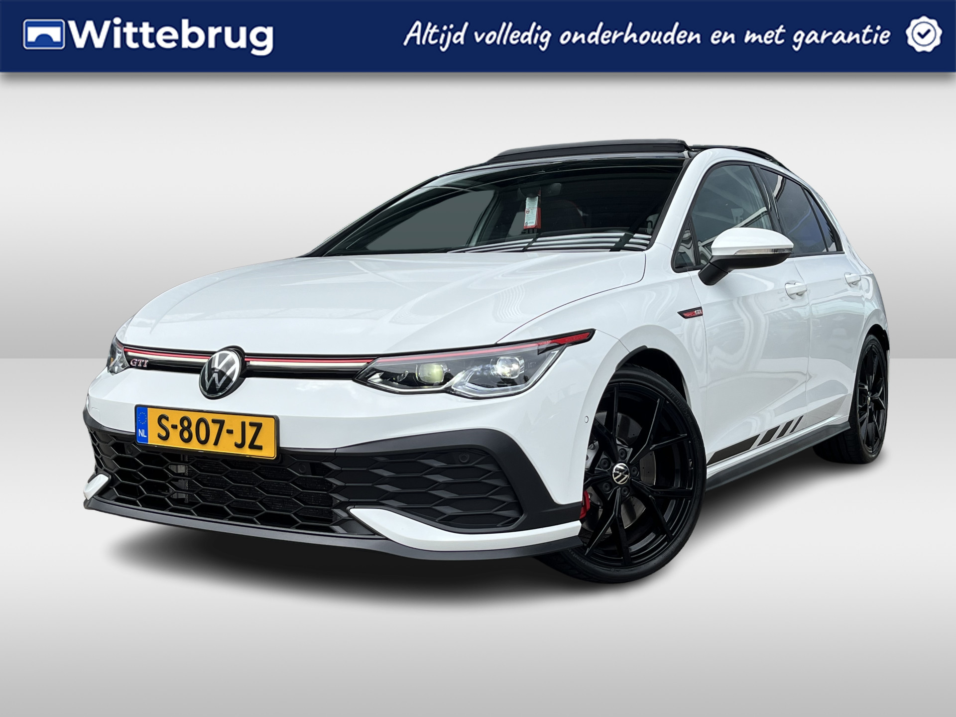 Volkswagen Golf 2.0 TSI 300pk DSG GTI Clubsport / Panoramadak / IQ LED Matrix / Harman Kardon / Stuur en Stoelverwarming / 19'' LMV / Navi / Dode Hoek / Keyless / Alarm / Head-Up Display / Camera / Garantie 2026