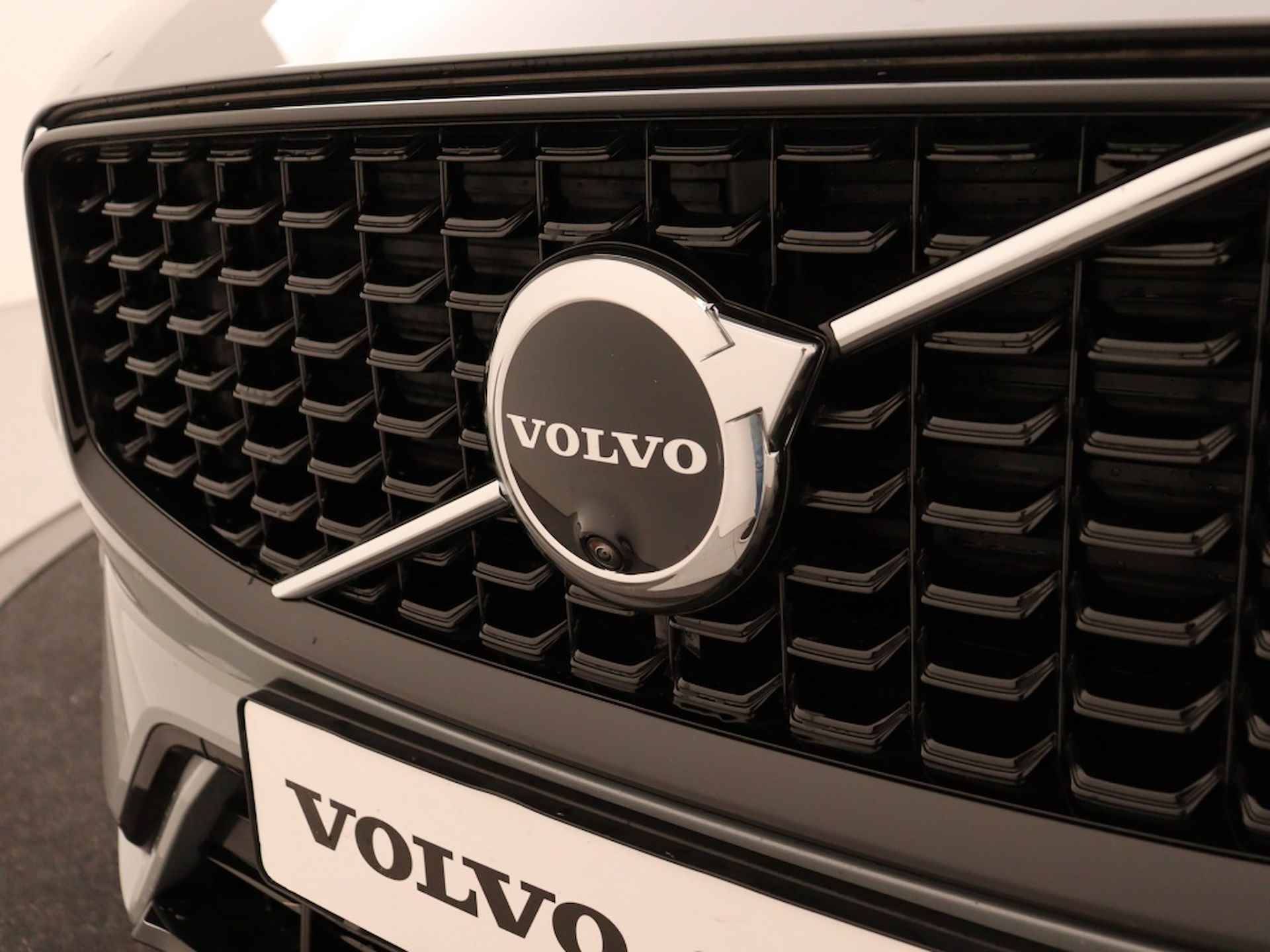 Volvo XC60 T6 PLUG-IN HYBRID ULTRA DARK SCHUIFDAK LUCHTVERING HARMAN KARDON - 7/39