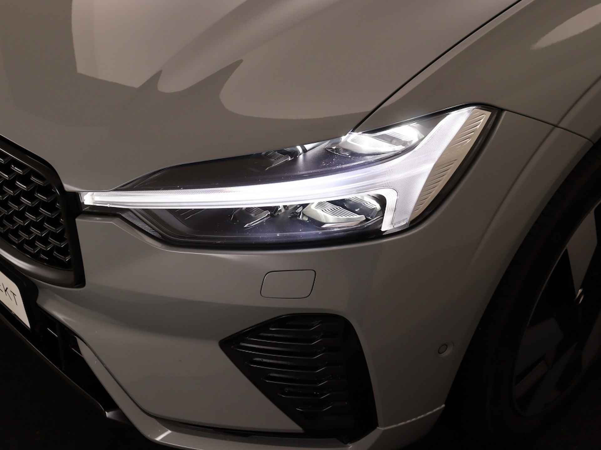 Volvo XC60 T6 PLUG-IN HYBRID ULTRA DARK SCHUIFDAK LUCHTVERING HARMAN KARDON - 15/39