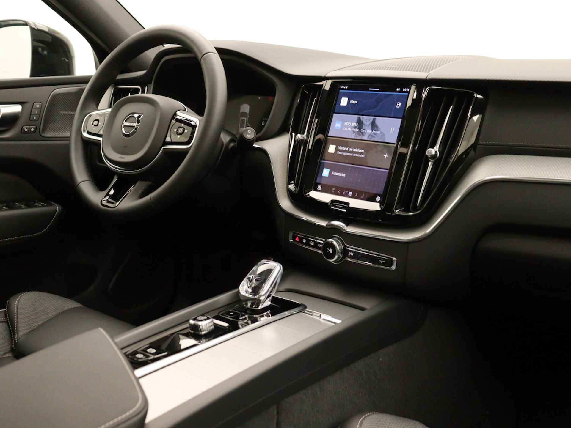 Volvo XC60 T6 PLUG-IN HYBRID ULTRA DARK SCHUIFDAK LUCHTVERING HARMAN KARDON - 37/39