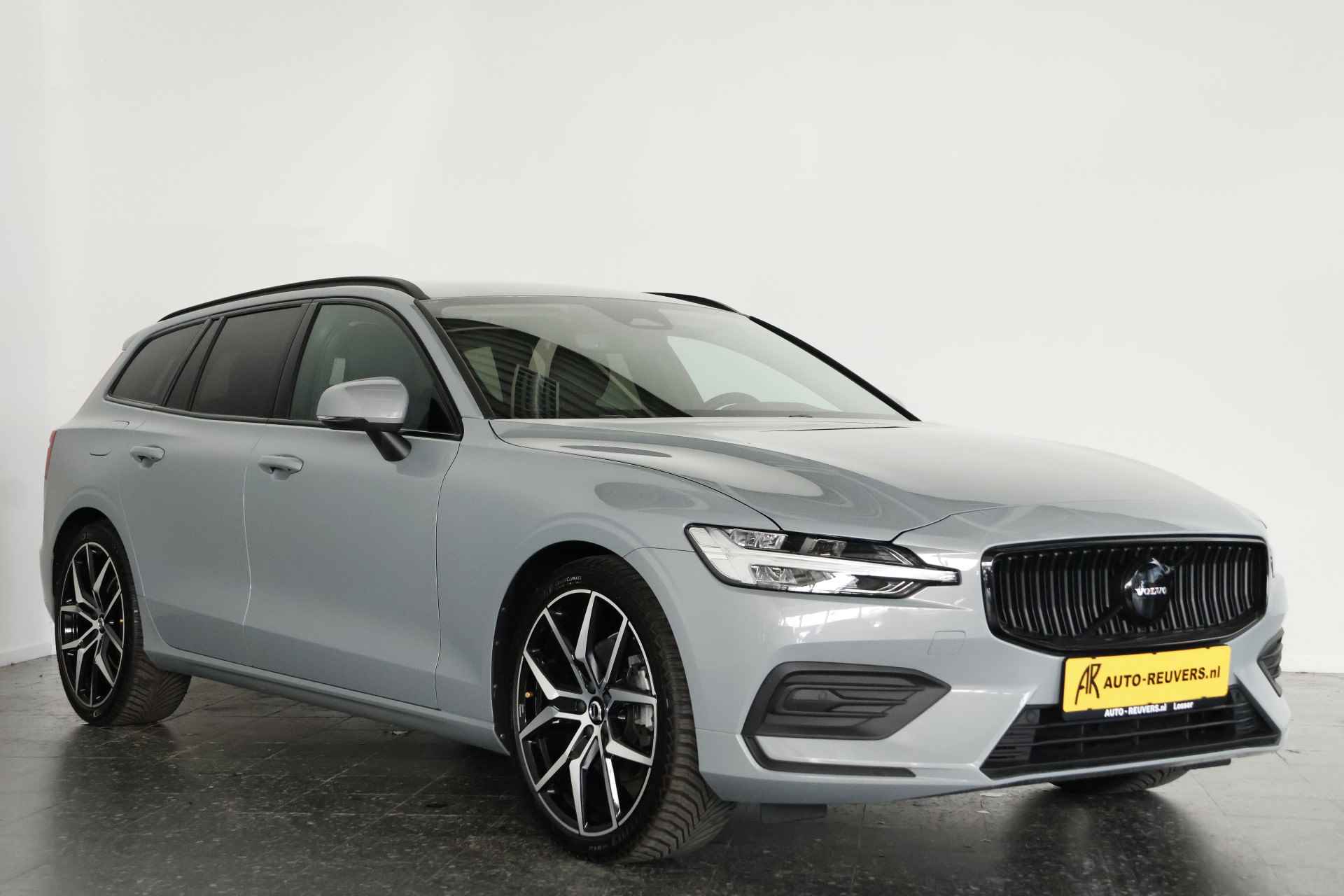 Volvo V60 2.0 B3 Core / LED / Leder / Pilot Assist / CarPlay / DAB - 4/33