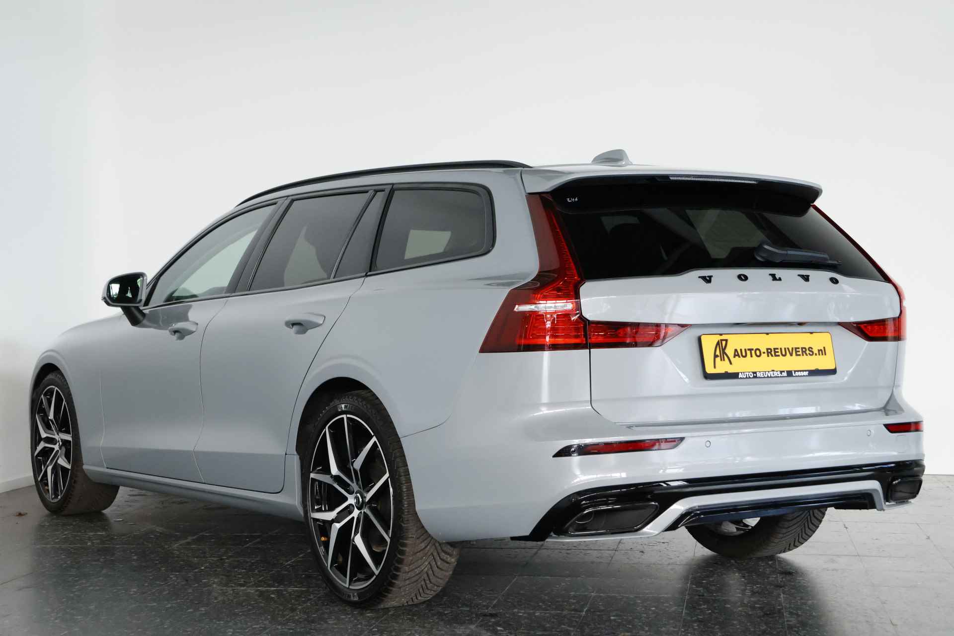 Volvo V60 2.0 B3 Core / LED / Leder / Pilot Assist / CarPlay / DAB - 5/33