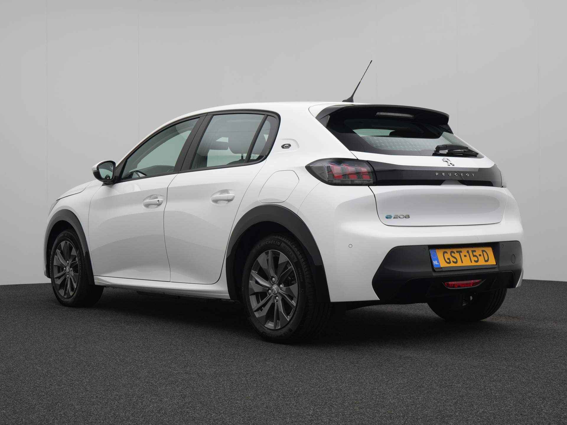 Peugeot e-208 EV Active Pack 50 kWh 5 deurs Automaat | Climate Control | Navigatie by App | 3 Fase lader - 4/44