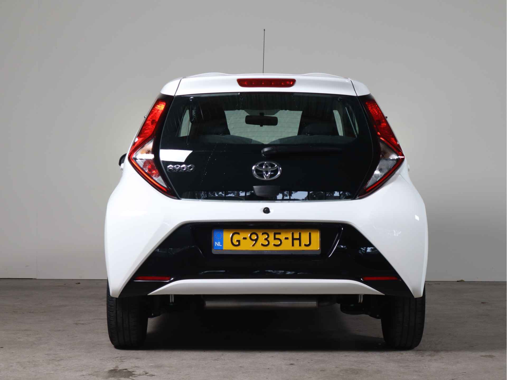 Toyota Aygo 1.0 VVT-i x-play - NL AUTO!! Camera I Apple I Radio - 6/28