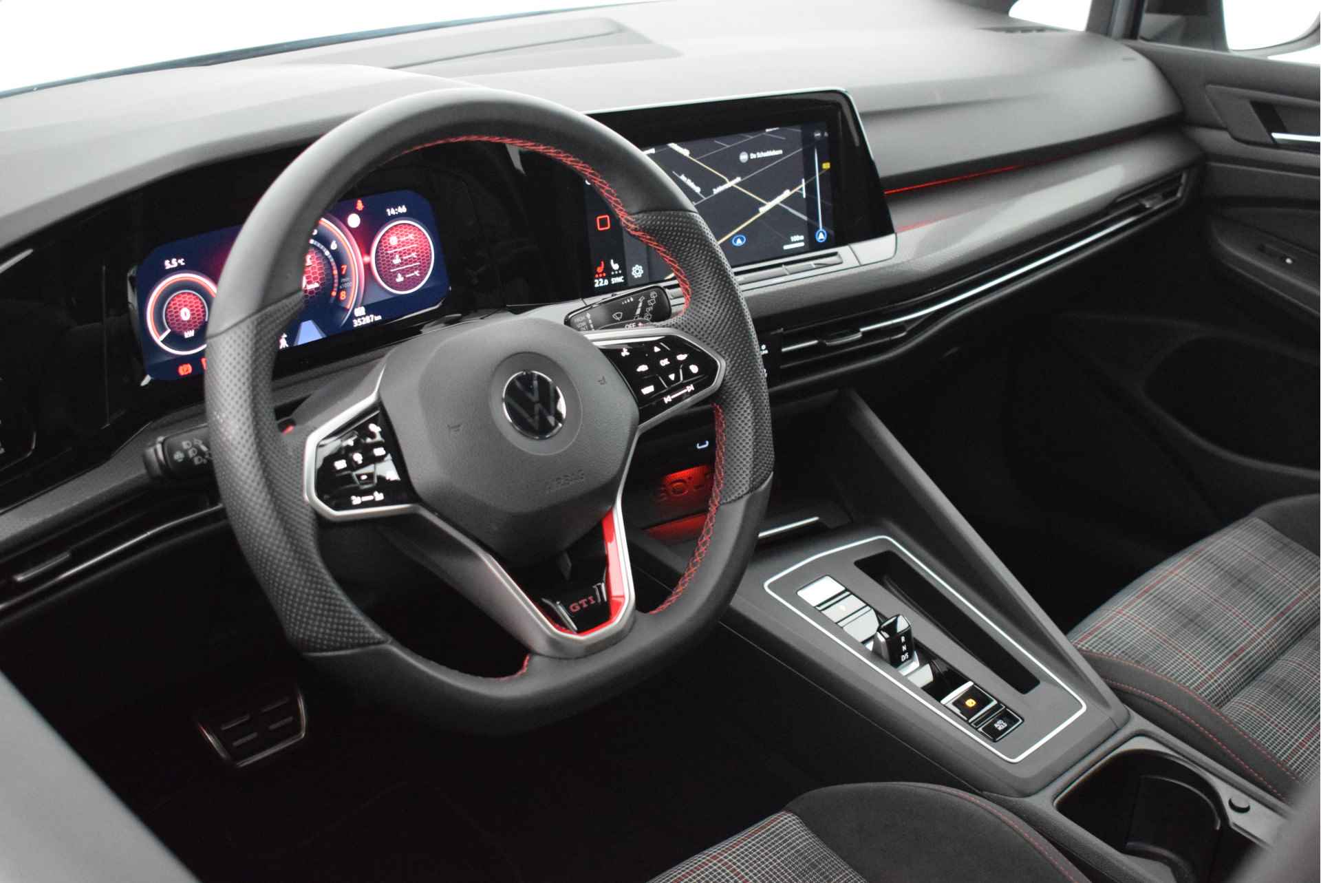 Volkswagen Golf 2.0 TSI 245pk DSG GTI Pano Stoelverwarming Virtual Cockpit Navigatie - 3/56