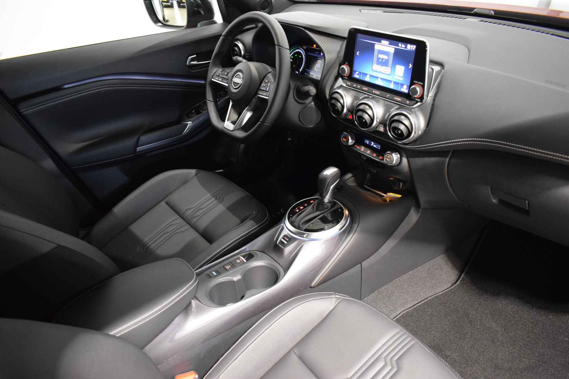 Nissan Juke 1.6 Hybrid Tekna | 360 Camera | Parkeersensoren Voor/Achter | Dode hoek detectie | Adaptive cruise control | Traffic sign recognition | Keyless entry | Apple Carplay / Android auto | - 25/57