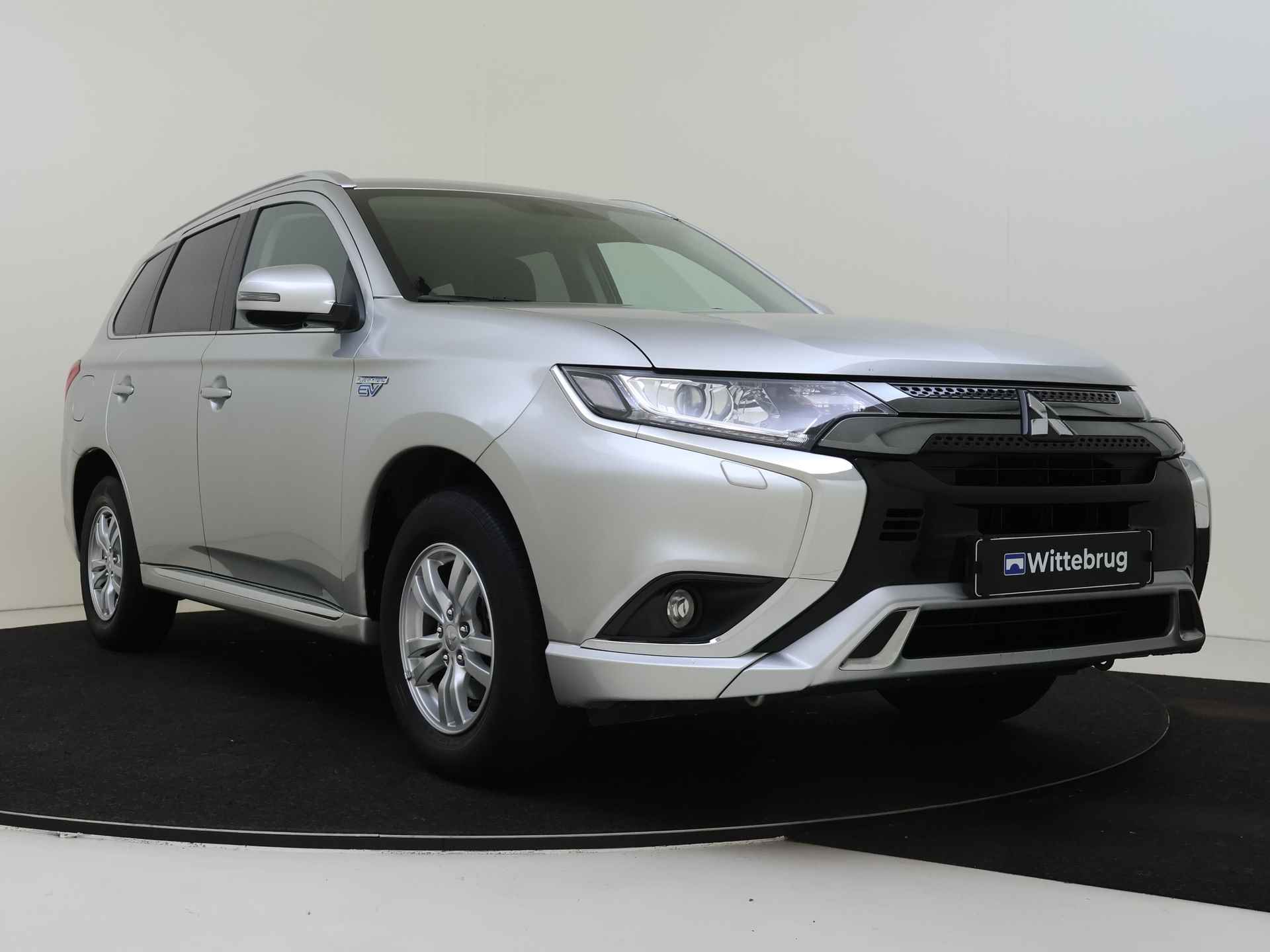 Mitsubishi Outlander 2.4 PHEV Pure 225 pk Automaat | Climate Control | Trekhaak | Navigatie by App - 4/36