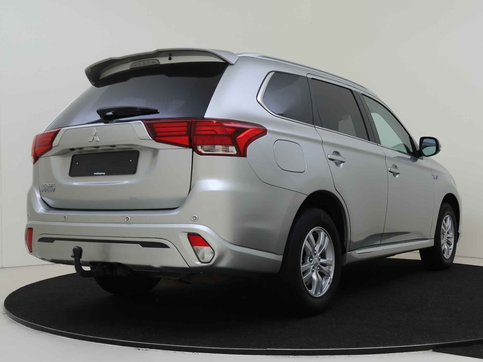 Mitsubishi Outlander 2.4 PHEV Pure 225 pk Automaat | Climate Control | Trekhaak | Navigatie by App - 11/36