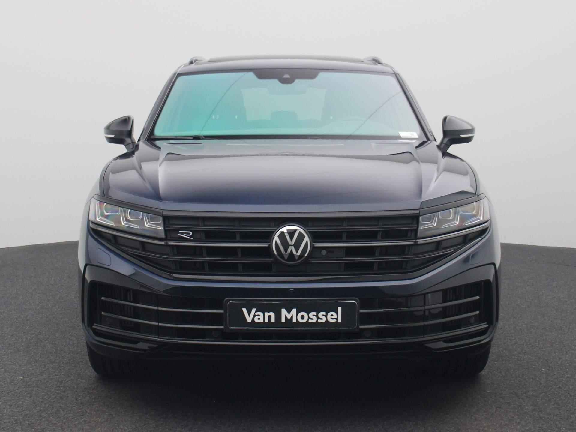 Volkswagen Touareg 3.0 TSi eHybrid 4MOTION R 462 PK | R-line | Automaat | Navigatie | Camera | Panoramadak | Adaptive Cruise Control | Trekhaak | Climate Control | Stoelverwarming | Parkeersensoren | Lichtmetalen velgen | Privacy glass | - 4/51