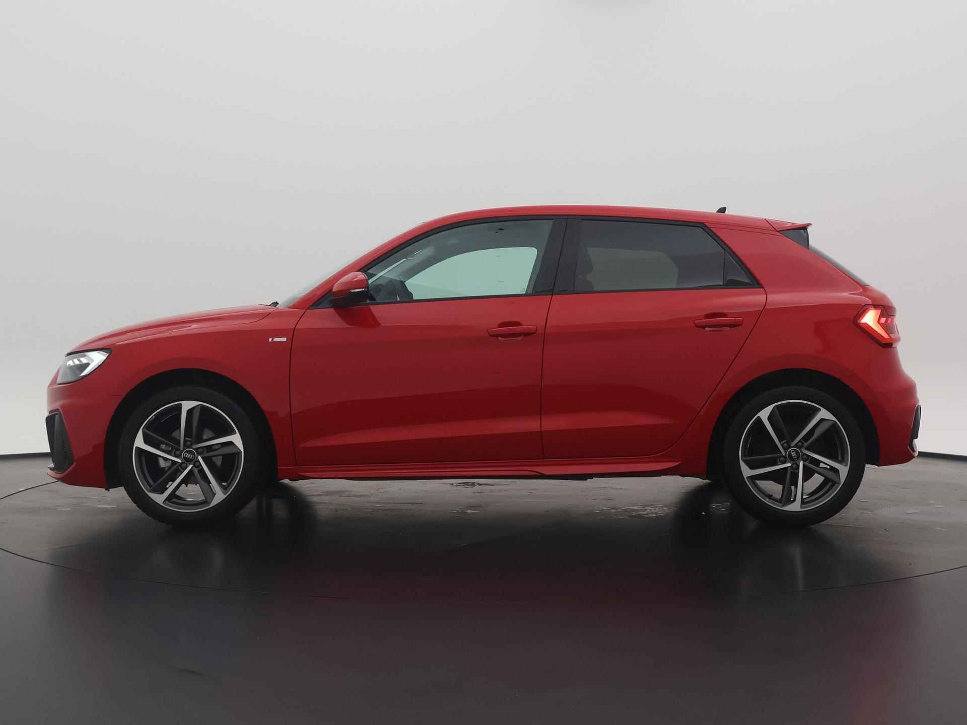 Audi A1 Sportback 25 TFSI S edition | S-Line | CarPlay | Stoelverwarming | Privacy Glass | 17" LMV | LED | Sportstoelen | - 4/17