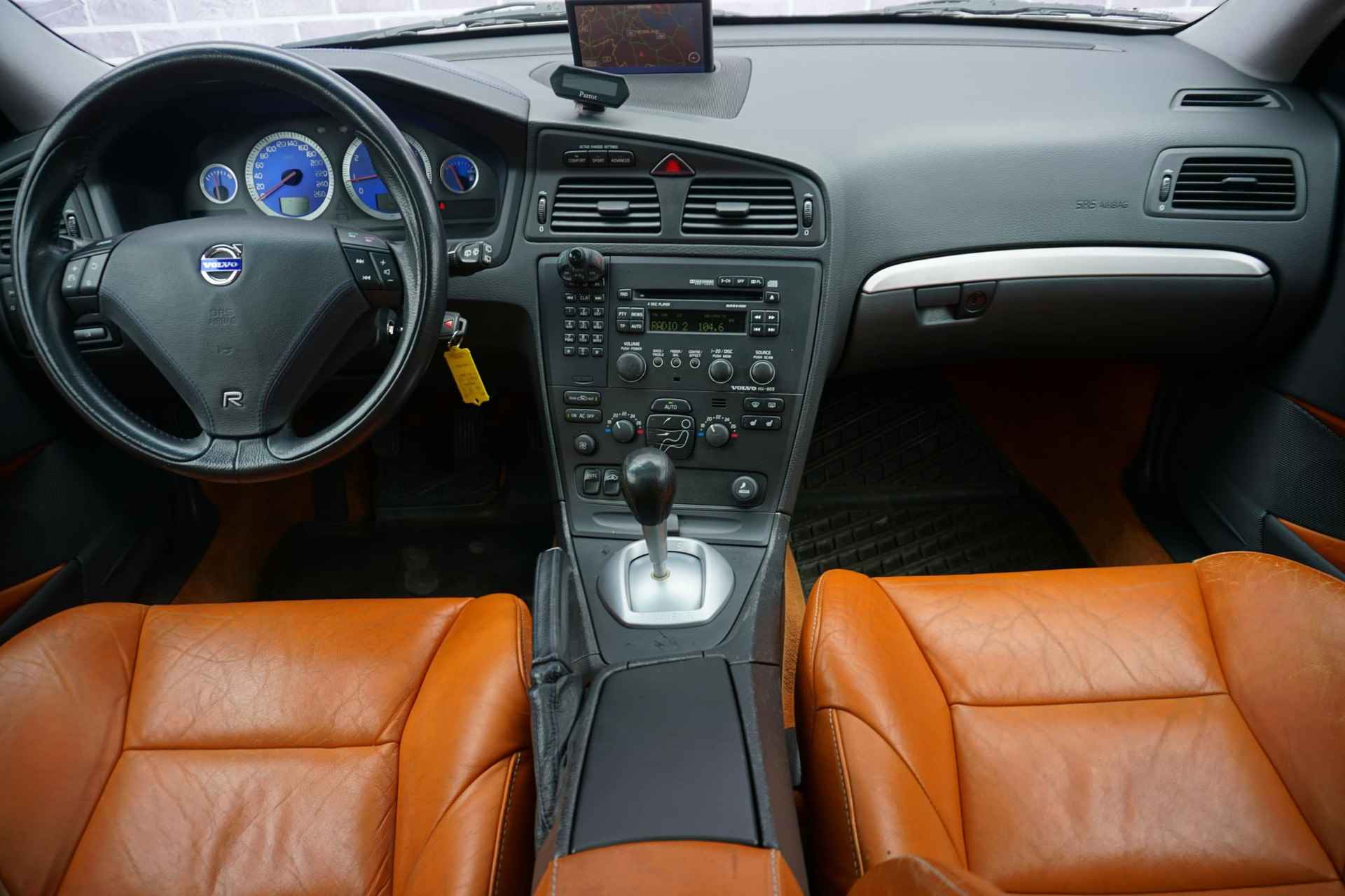 Volvo V70 2.5 R AWD 300pk | 7 persoons | Youngtimer | Sport leder | Trekhaak | verwarmde voorstoelen | Schuif/kantel dak | elektrisch verstelbare voorstoelen | Xenon koplampen | - 5/25