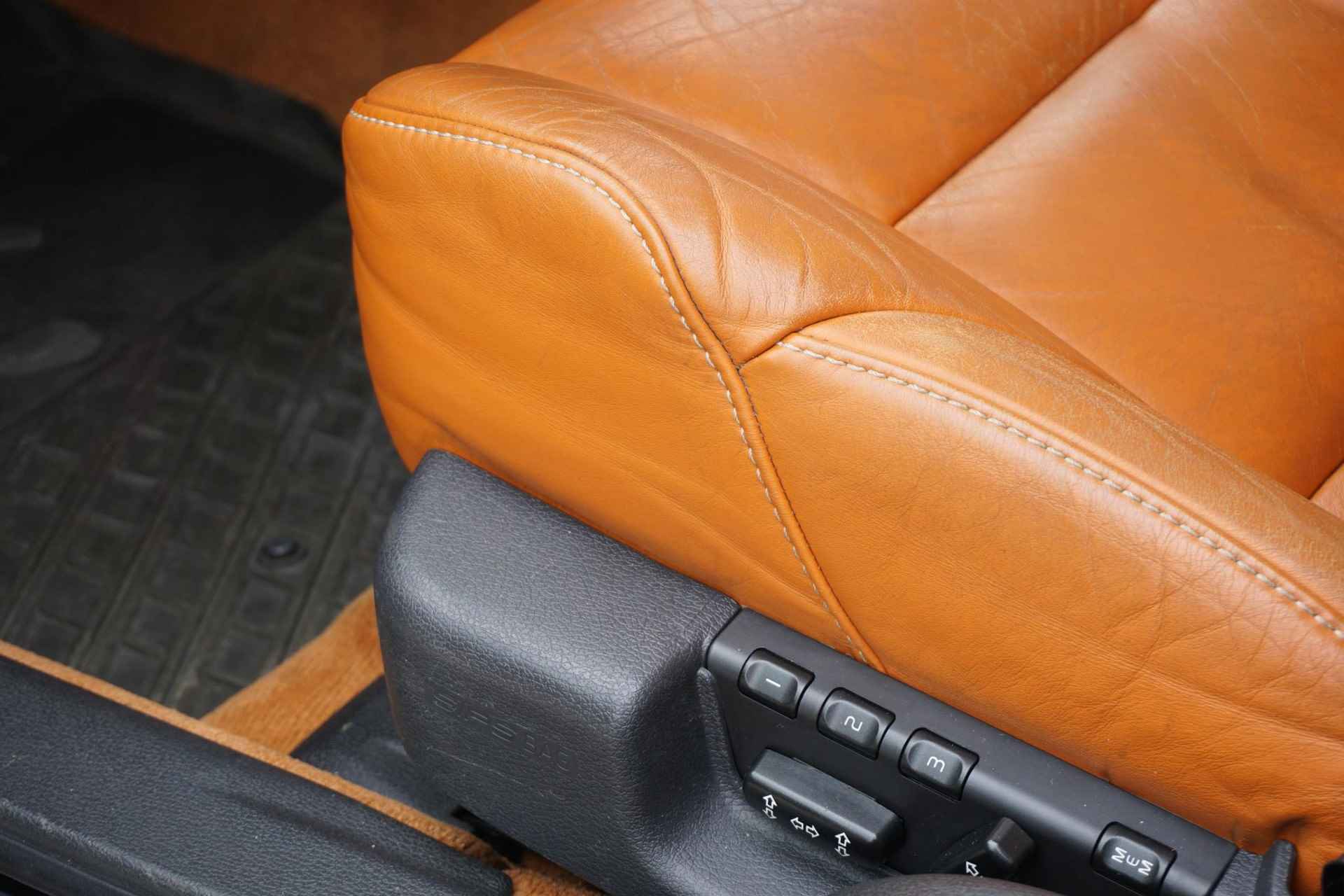 Volvo V70 2.5 R AWD 300pk | 7 persoons | Youngtimer | Sport leder | Trekhaak | verwarmde voorstoelen | Schuif/kantel dak | elektrisch verstelbare voorstoelen | Xenon koplampen | - 13/25