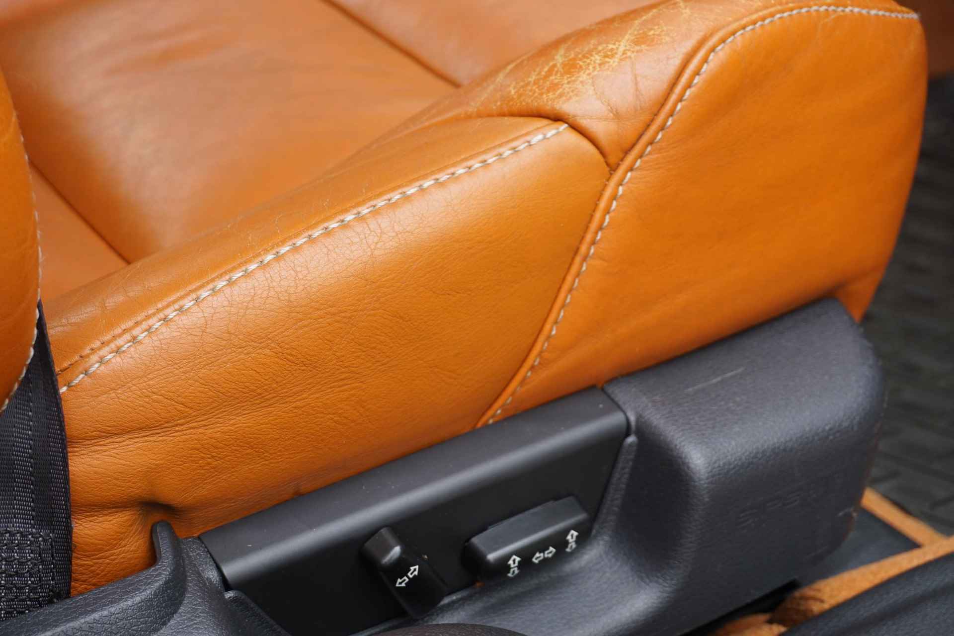Volvo V70 2.5 R AWD 300pk | 7 persoons | Youngtimer | Sport leder | Trekhaak | verwarmde voorstoelen | Schuif/kantel dak | elektrisch verstelbare voorstoelen | Xenon koplampen | - 23/25