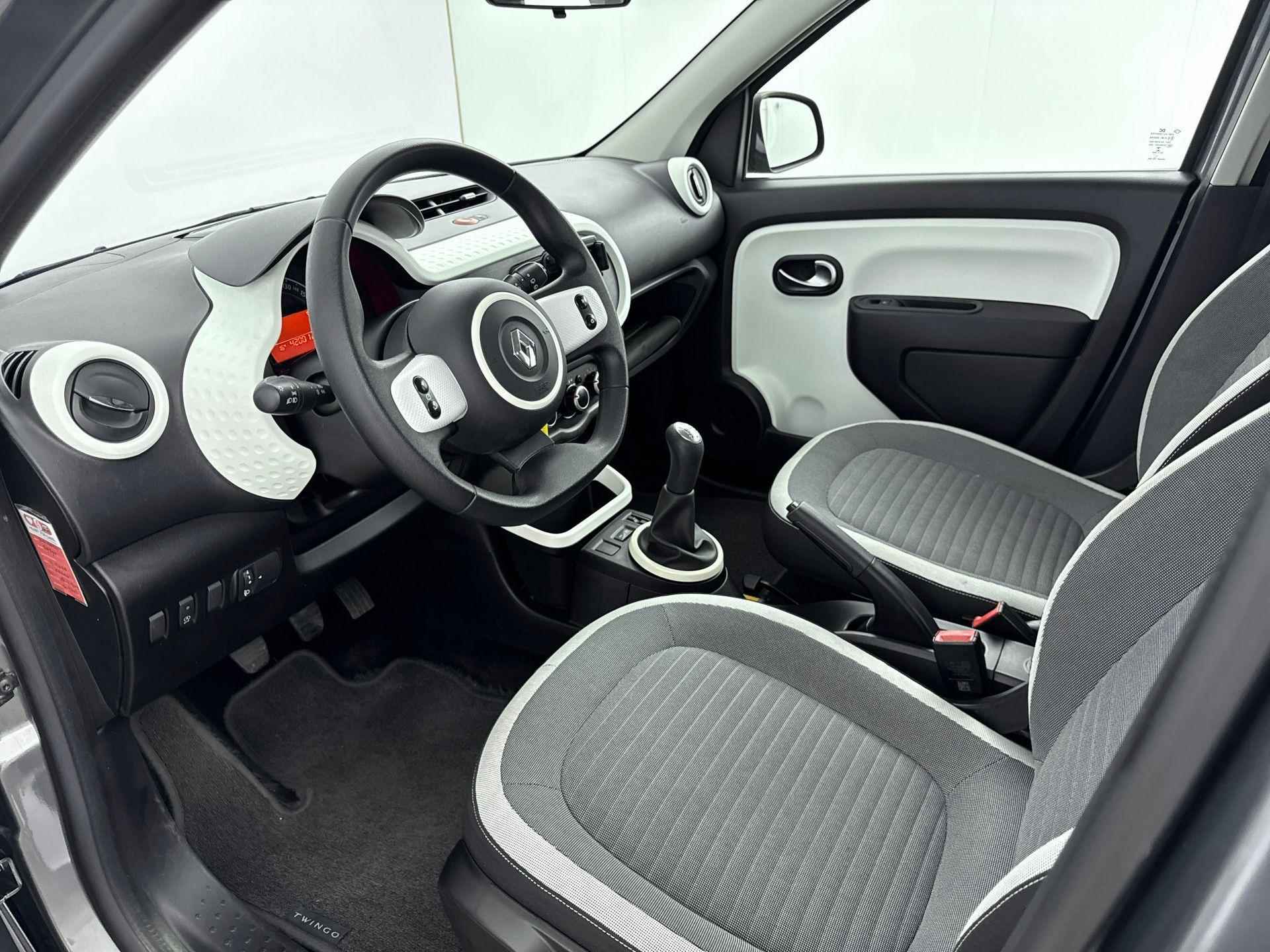 Renault Twingo 1.0 SCe COLLECTION | AIRCO | 15'' LM VELGENLOOK | ACHTERSPOILER | ELEKTRISCHE RAMEN | AUDIO | USB | CENTRALE DEURVERGRENDELING OP AFSTANDBED. | LAGE KMSTAND | - 30/31