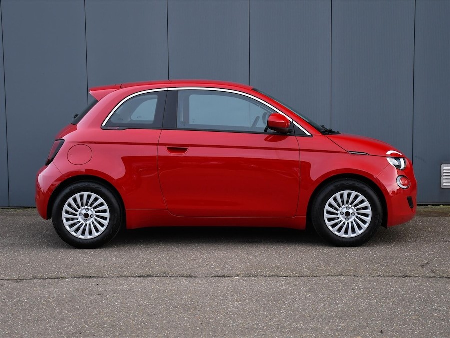 Fiat 500 RED 24 kWh Let op . nog 2 op VRR !