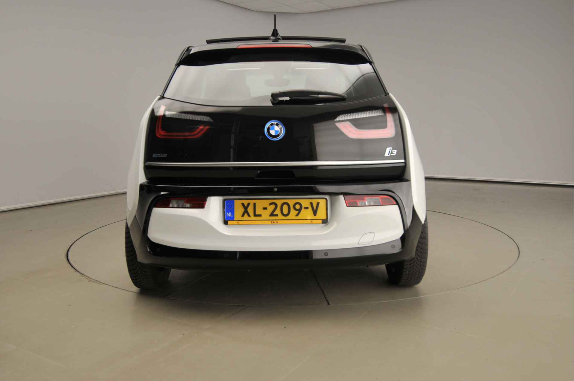 BMW i3 120Ah 42 kWh LED / Navigatie / Schuifdak / Stoelverwarming / Clima / PDC / DAB / Alu 19 inch - 4/33
