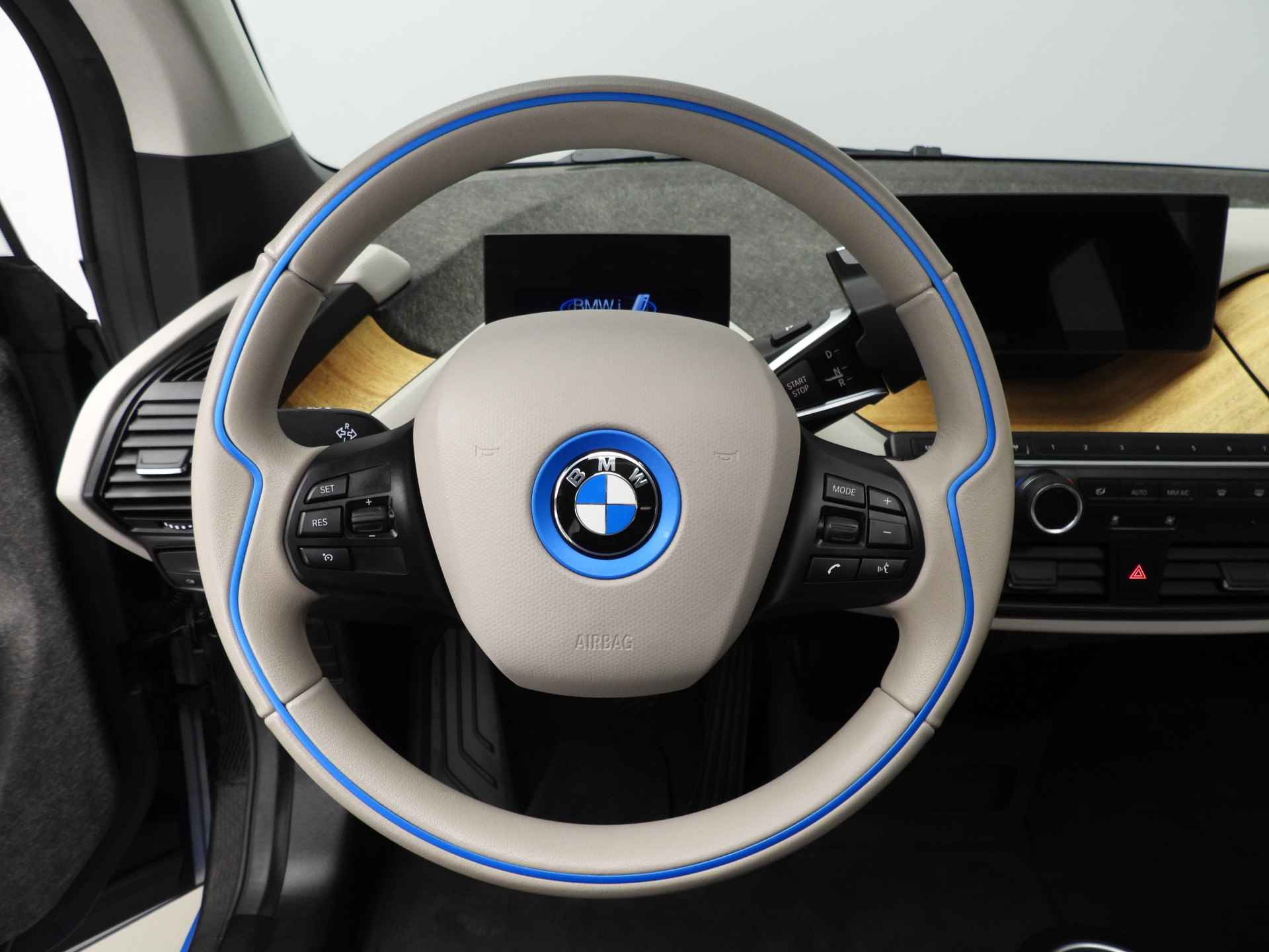 BMW i3 120Ah 42 kWh LED / Navigatie / Schuifdak / Stoelverwarming / Clima / PDC / DAB / Alu 19 inch - 11/33