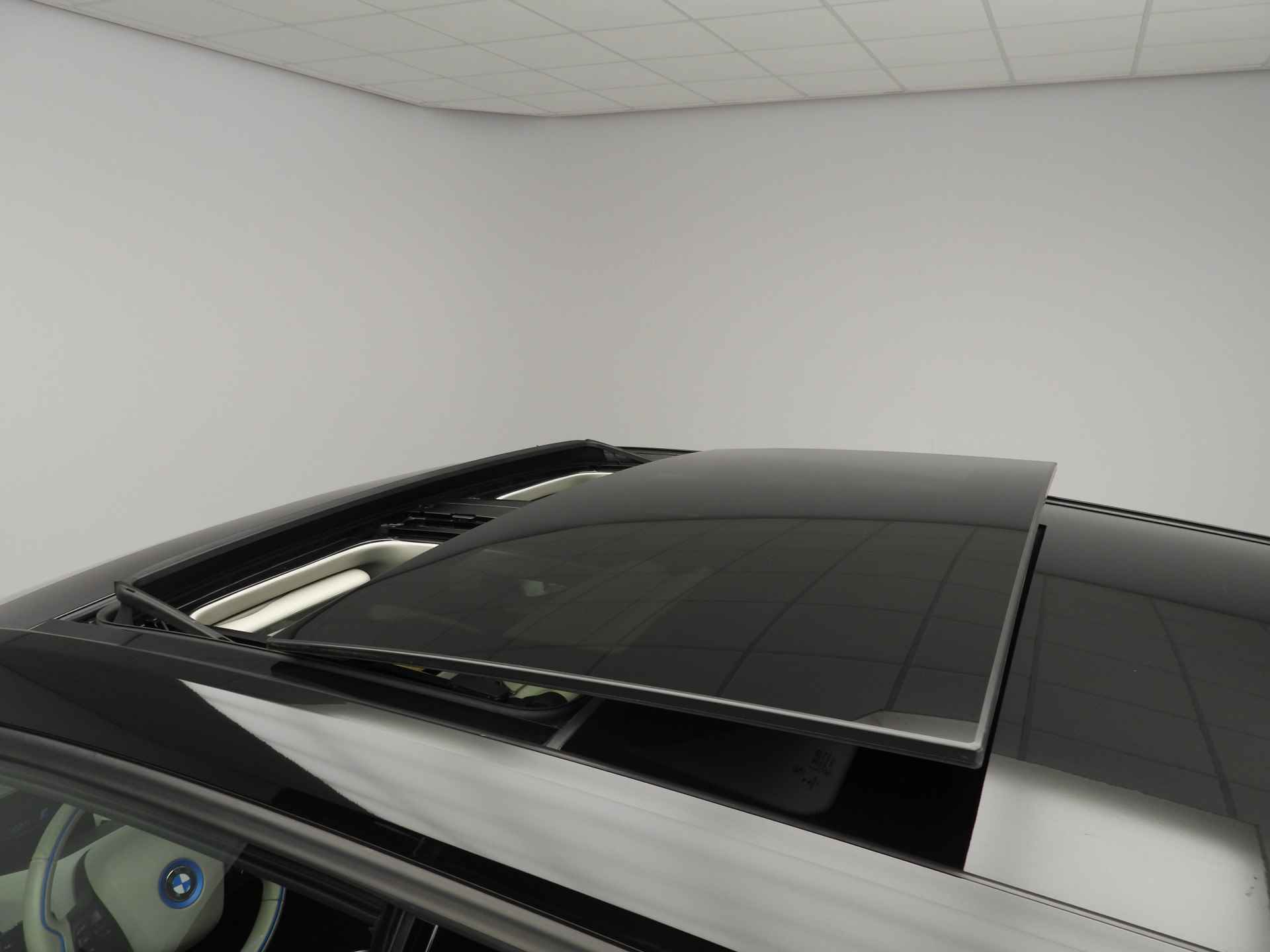 BMW i3 120Ah 42 kWh LED / Navigatie / Schuifdak / Stoelverwarming / Clima / PDC / DAB / Alu 19 inch - 29/33