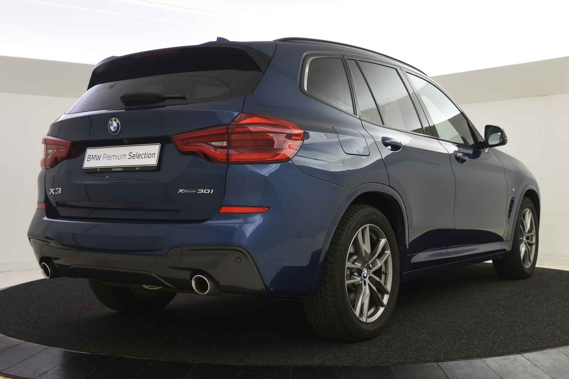 BMW X3 xDrive30i High Executive M Sport Automaat / Panoramadak / Trekhaak / Sportstoelen / Adaptieve LED / Head-Up / Comfort Access / Navigatie Professional / Parking Assistant - 3/40