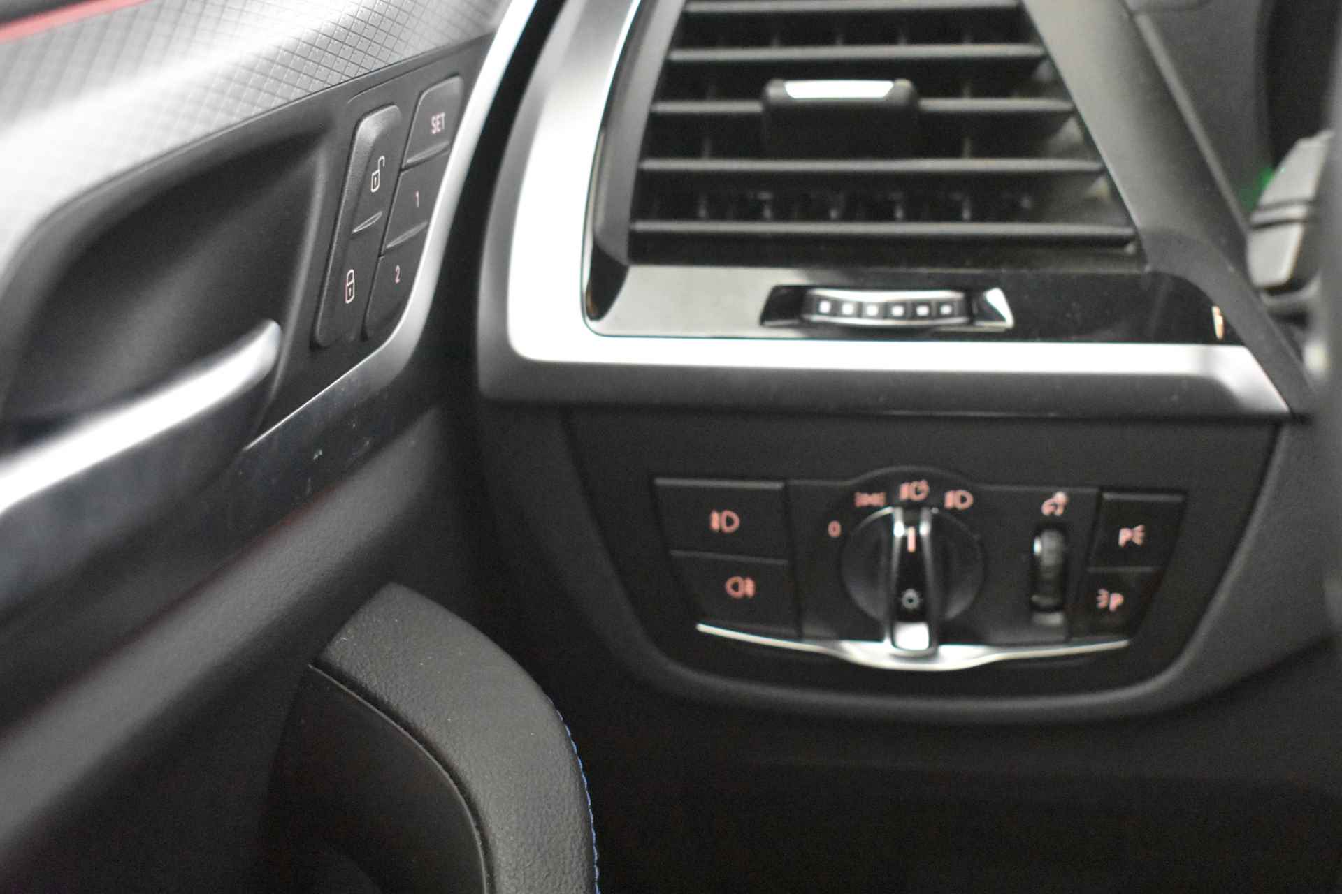 BMW X3 xDrive30i High Executive M Sport Automaat / Panoramadak / Trekhaak / Sportstoelen / Adaptieve LED / Head-Up / Comfort Access / Navigatie Professional / Parking Assistant - 6/40