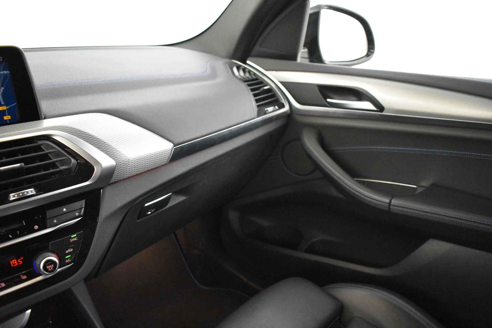 BMW X3 xDrive30i High Executive M Sport Automaat / Panoramadak / Trekhaak / Sportstoelen / Adaptieve LED / Head-Up / Comfort Access / Navigatie Professional / Parking Assistant - 28/40