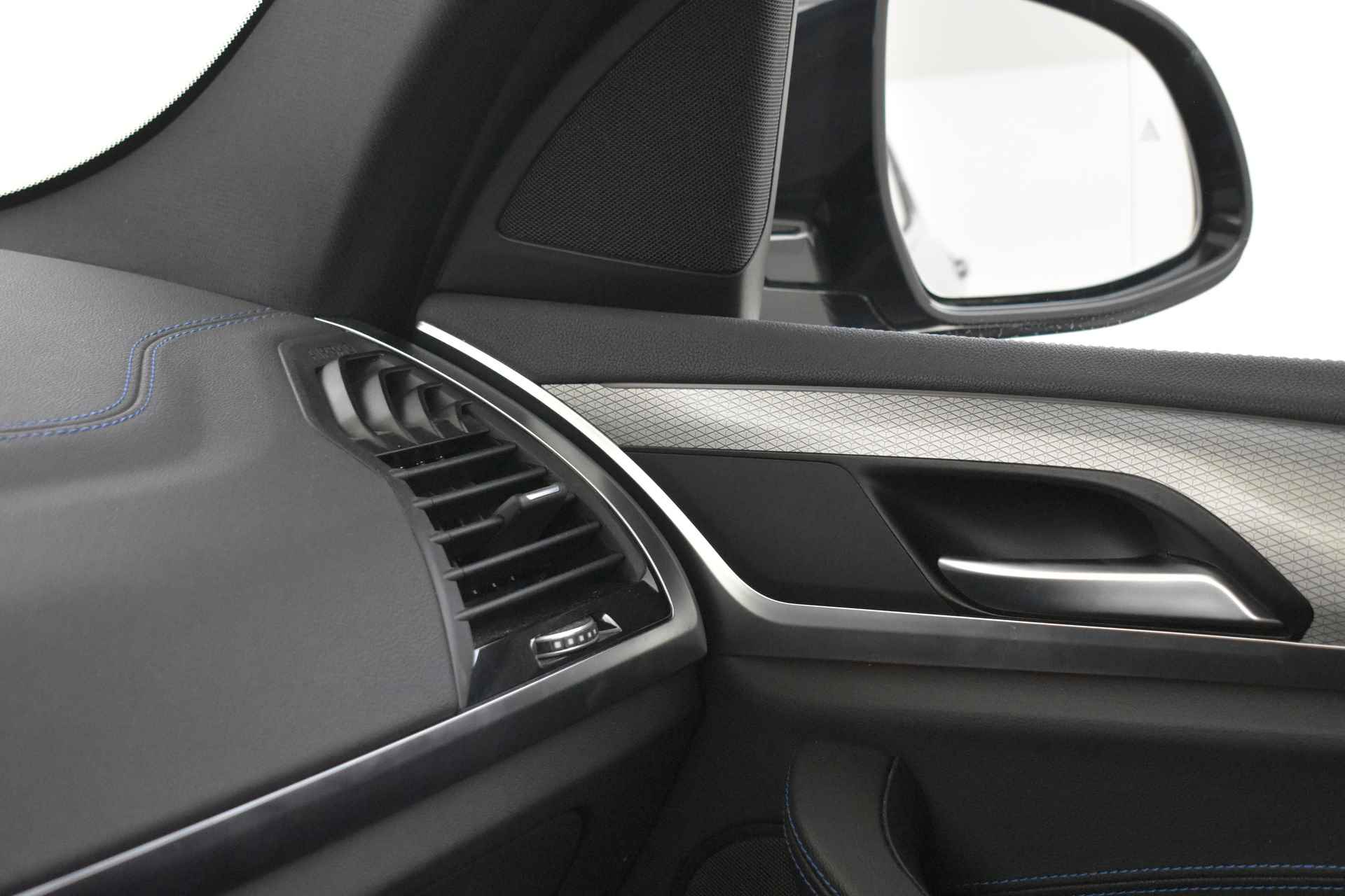 BMW X3 xDrive30i High Executive M Sport Automaat / Panoramadak / Trekhaak / Sportstoelen / Adaptieve LED / Head-Up / Comfort Access / Navigatie Professional / Parking Assistant - 29/40