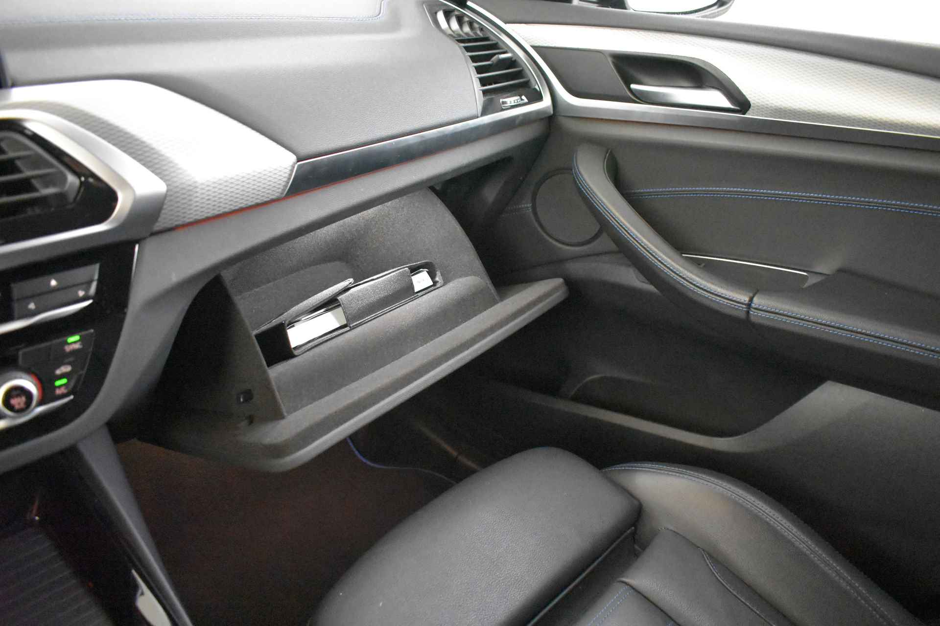 BMW X3 xDrive30i High Executive M Sport Automaat / Panoramadak / Trekhaak / Sportstoelen / Adaptieve LED / Head-Up / Comfort Access / Navigatie Professional / Parking Assistant - 30/40