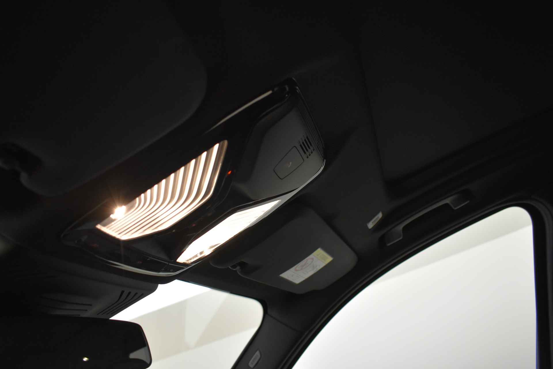 BMW X3 xDrive30i High Executive M Sport Automaat / Panoramadak / Trekhaak / Sportstoelen / Adaptieve LED / Head-Up / Comfort Access / Navigatie Professional / Parking Assistant - 31/40