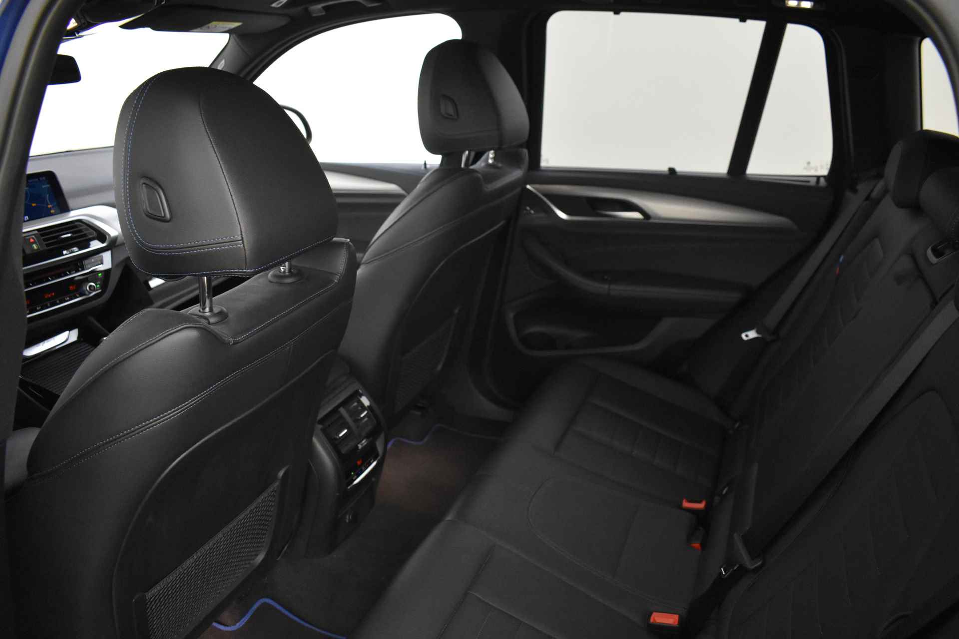 BMW X3 xDrive30i High Executive M Sport Automaat / Panoramadak / Trekhaak / Sportstoelen / Adaptieve LED / Head-Up / Comfort Access / Navigatie Professional / Parking Assistant - 32/40