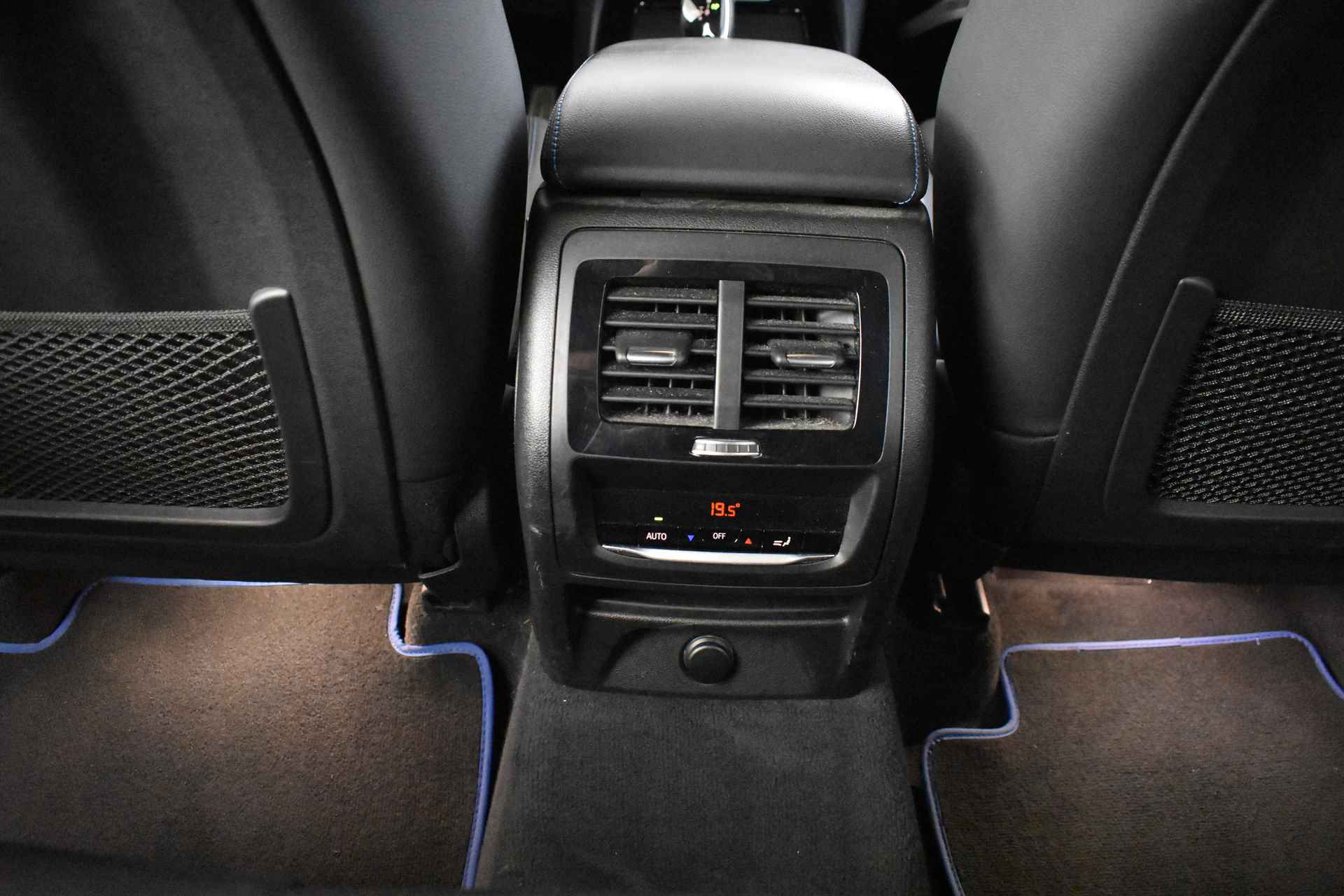BMW X3 xDrive30i High Executive M Sport Automaat / Panoramadak / Trekhaak / Sportstoelen / Adaptieve LED / Head-Up / Comfort Access / Navigatie Professional / Parking Assistant - 33/40