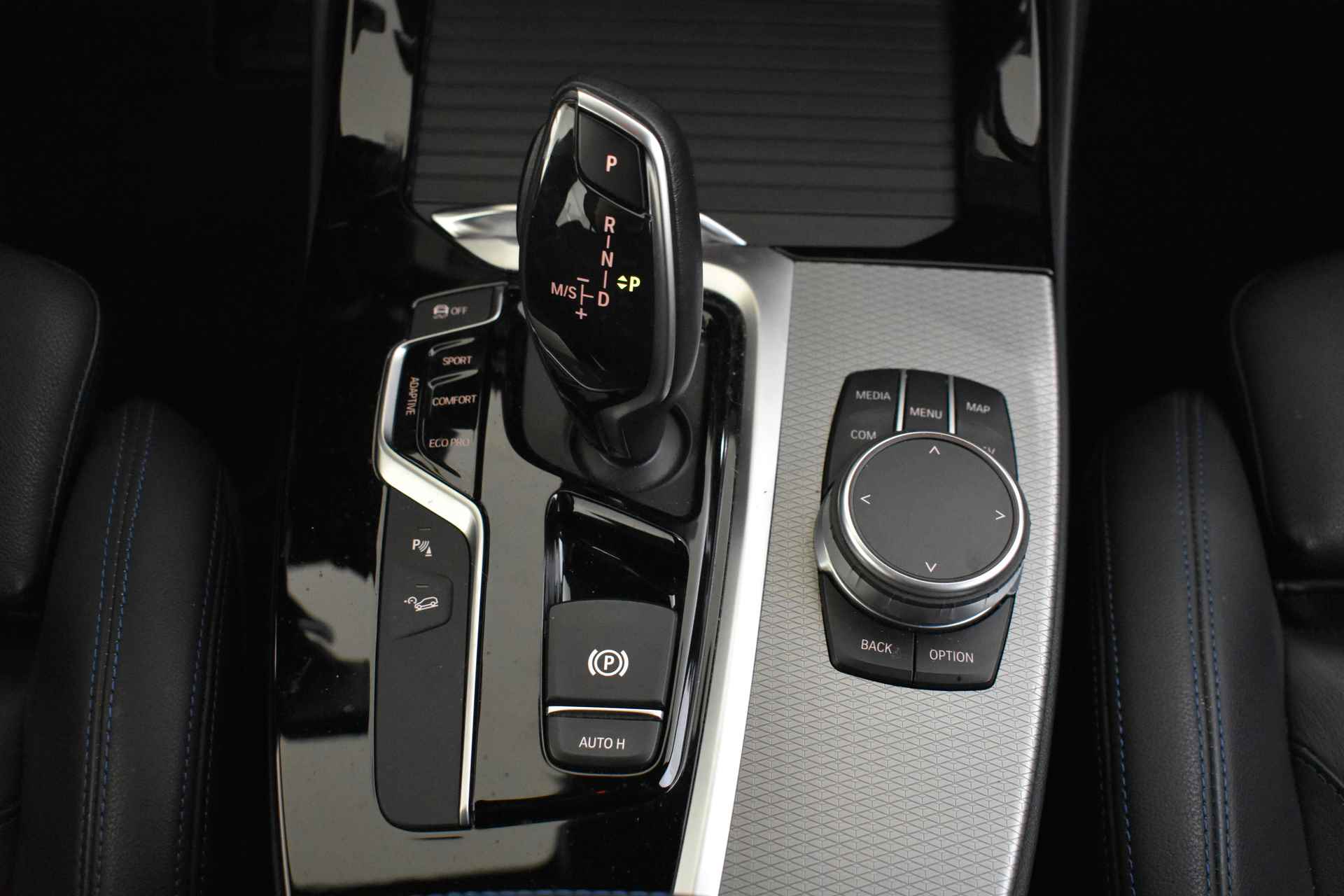 BMW X3 xDrive30i High Executive M Sport Automaat / Panoramadak / Trekhaak / Sportstoelen / Adaptieve LED / Head-Up / Comfort Access / Navigatie Professional / Parking Assistant - 34/40