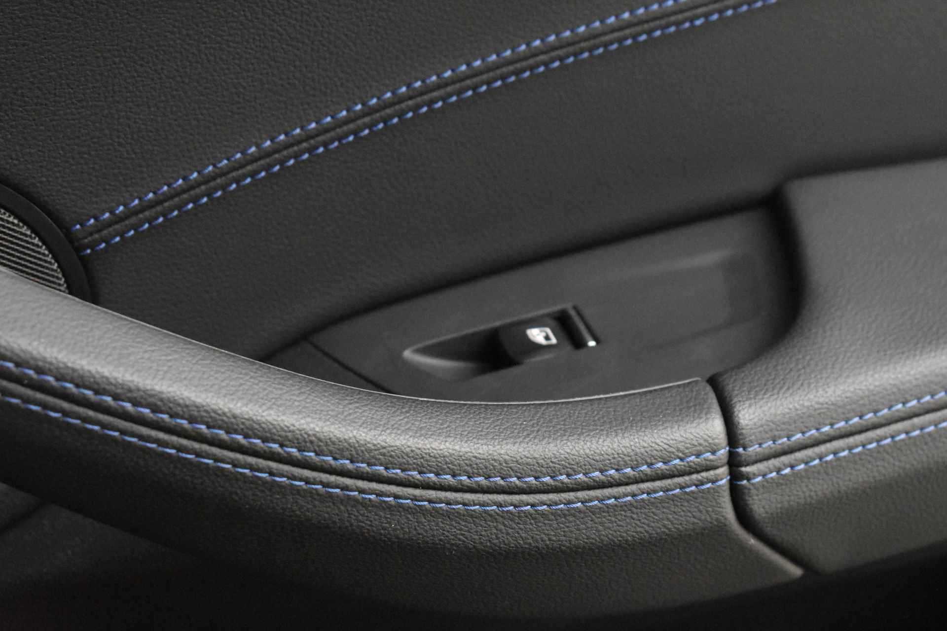 BMW X3 xDrive30i High Executive M Sport Automaat / Panoramadak / Trekhaak / Sportstoelen / Adaptieve LED / Head-Up / Comfort Access / Navigatie Professional / Parking Assistant - 36/40