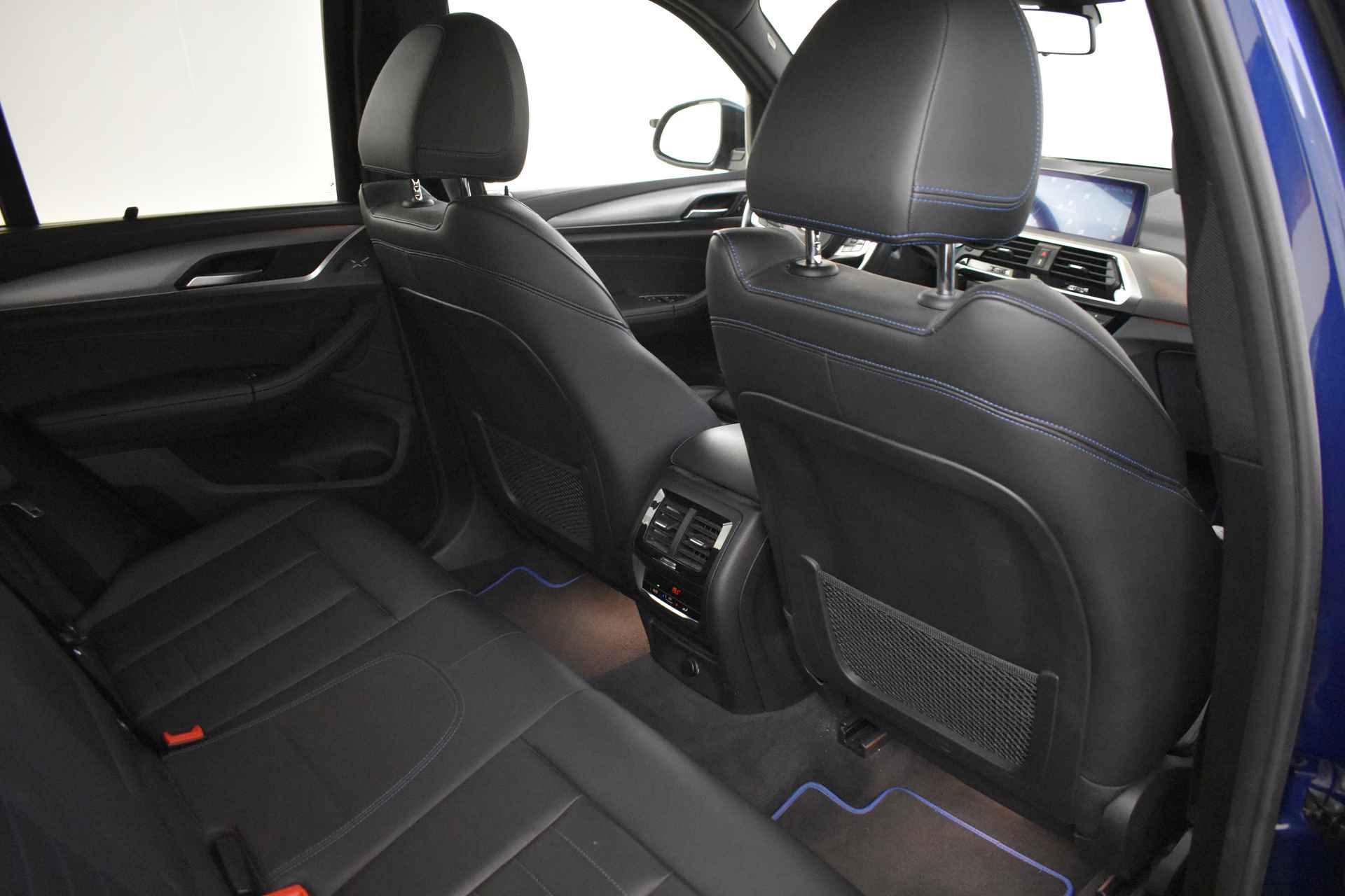 BMW X3 xDrive30i High Executive M Sport Automaat / Panoramadak / Trekhaak / Sportstoelen / Adaptieve LED / Head-Up / Comfort Access / Navigatie Professional / Parking Assistant - 39/40