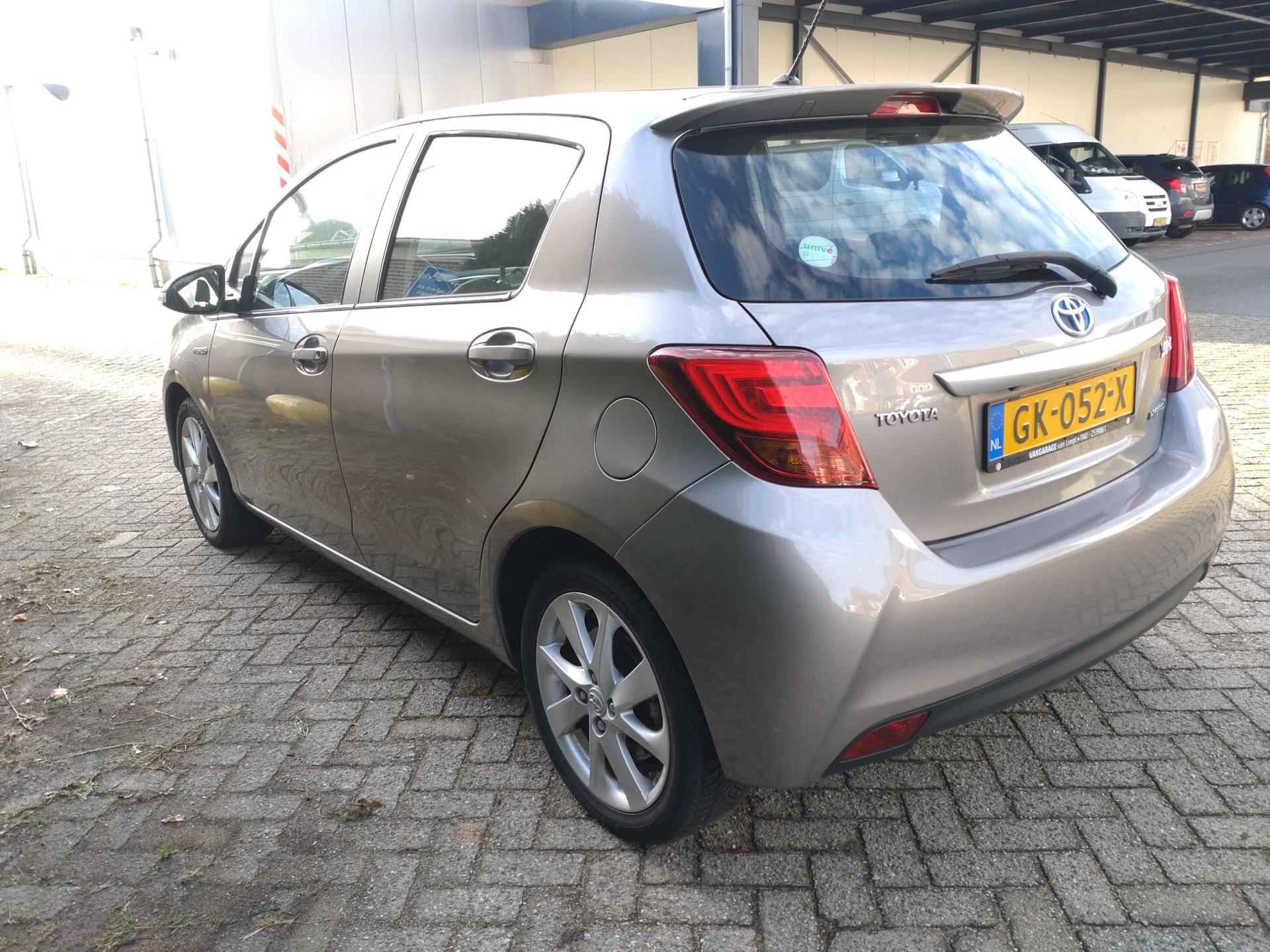 Toyota Yaris 1.5 Hybrid Dynamic - 4/10