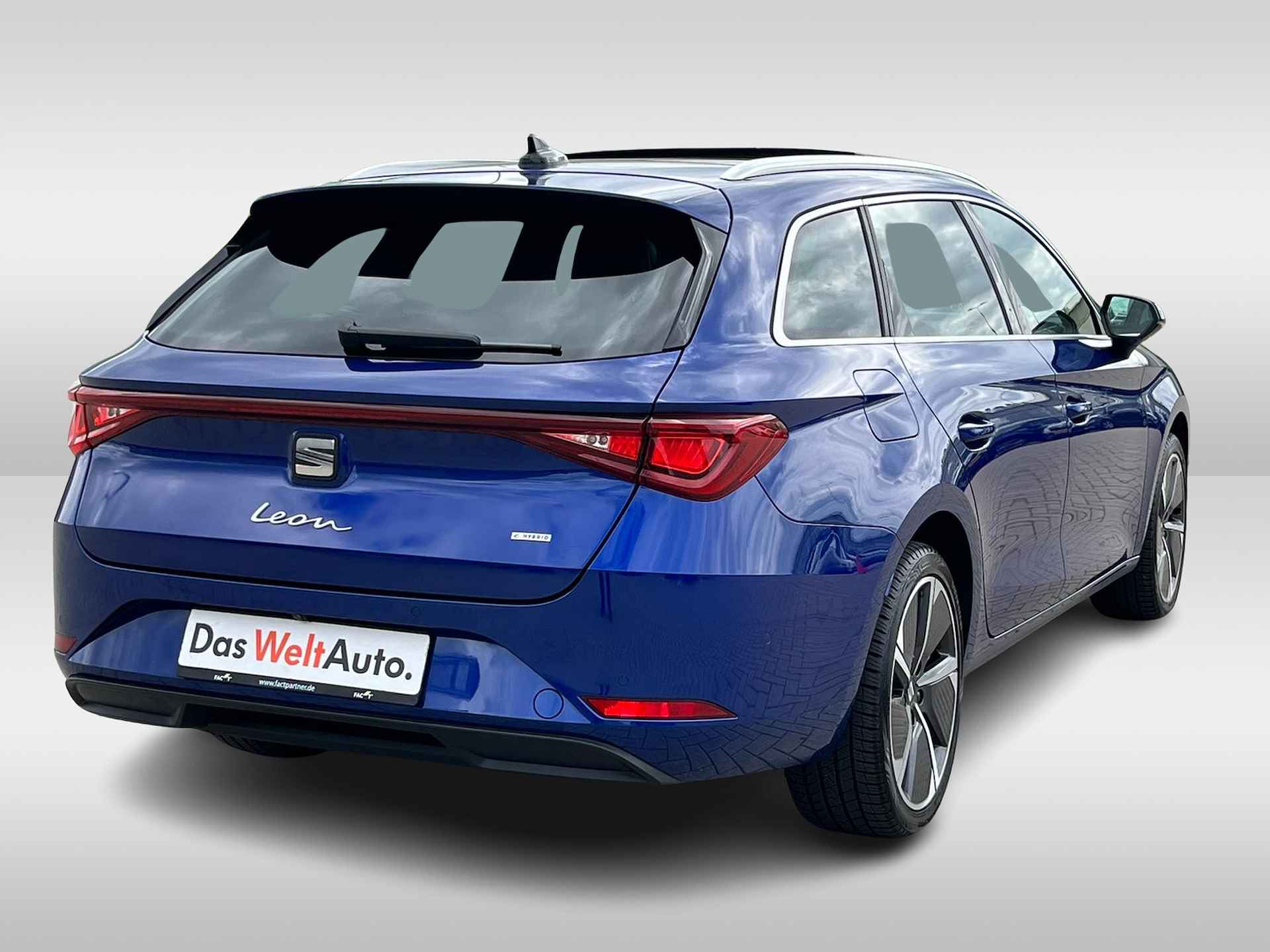 SEAT Leon Sportstourer 1.4 TSI eHybrid PHEV 204PK Xcellence / 18" LMV / Panoramadak / Memeory Seat / Achteruitrijcamera / LED - 9/36